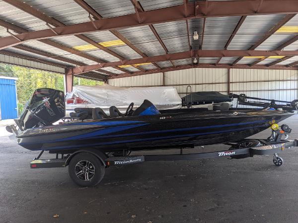 2022 Triton boat for sale, model of the boat is 18 TRX & Image # 6 of 23