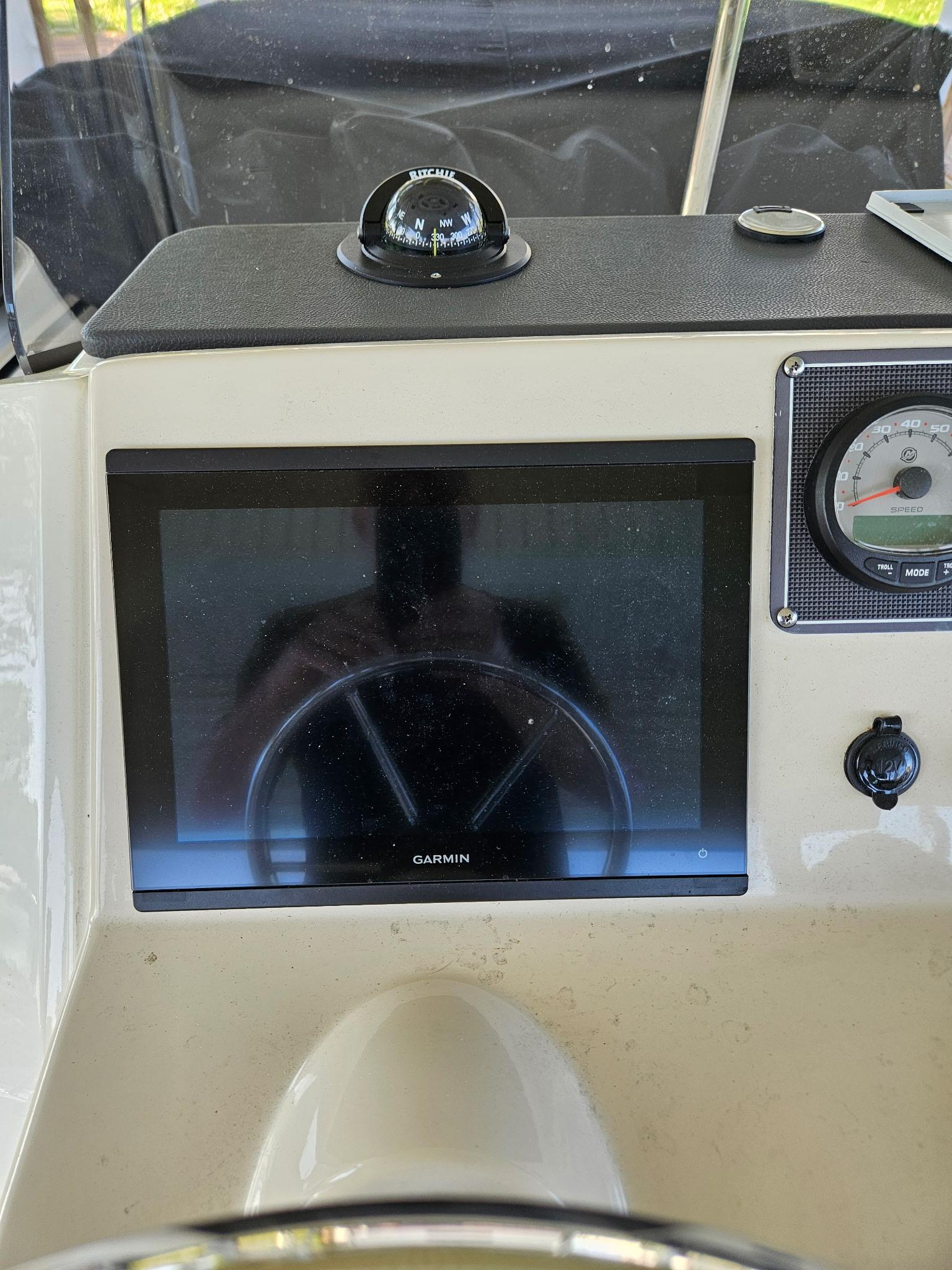 2022-boston-whaler-210-montauk-power-9718176-20250516152010043-1_XLARGE