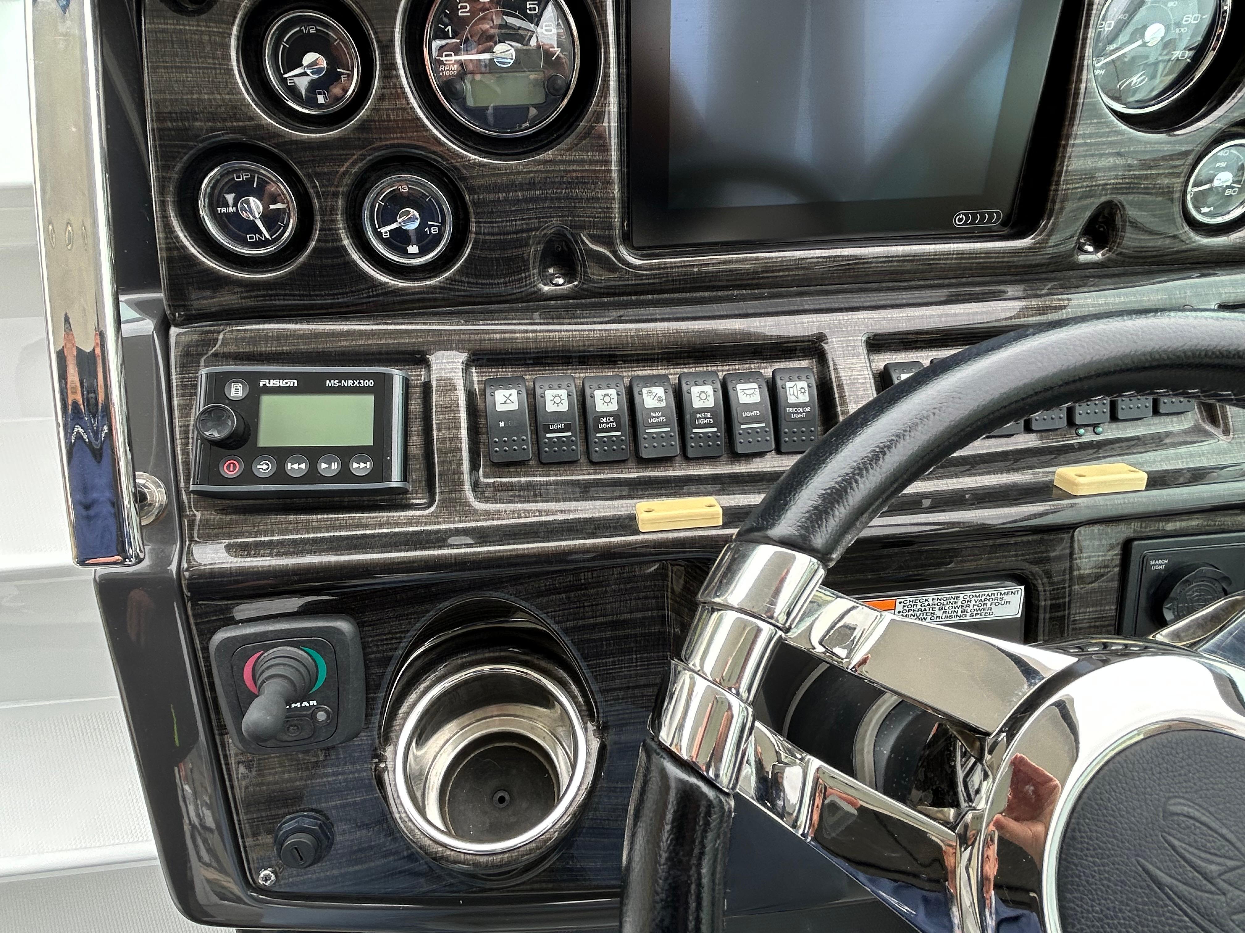 2019-monterey-295-sport-yacht-power-9718179-20250317132217854-1_XLARGE