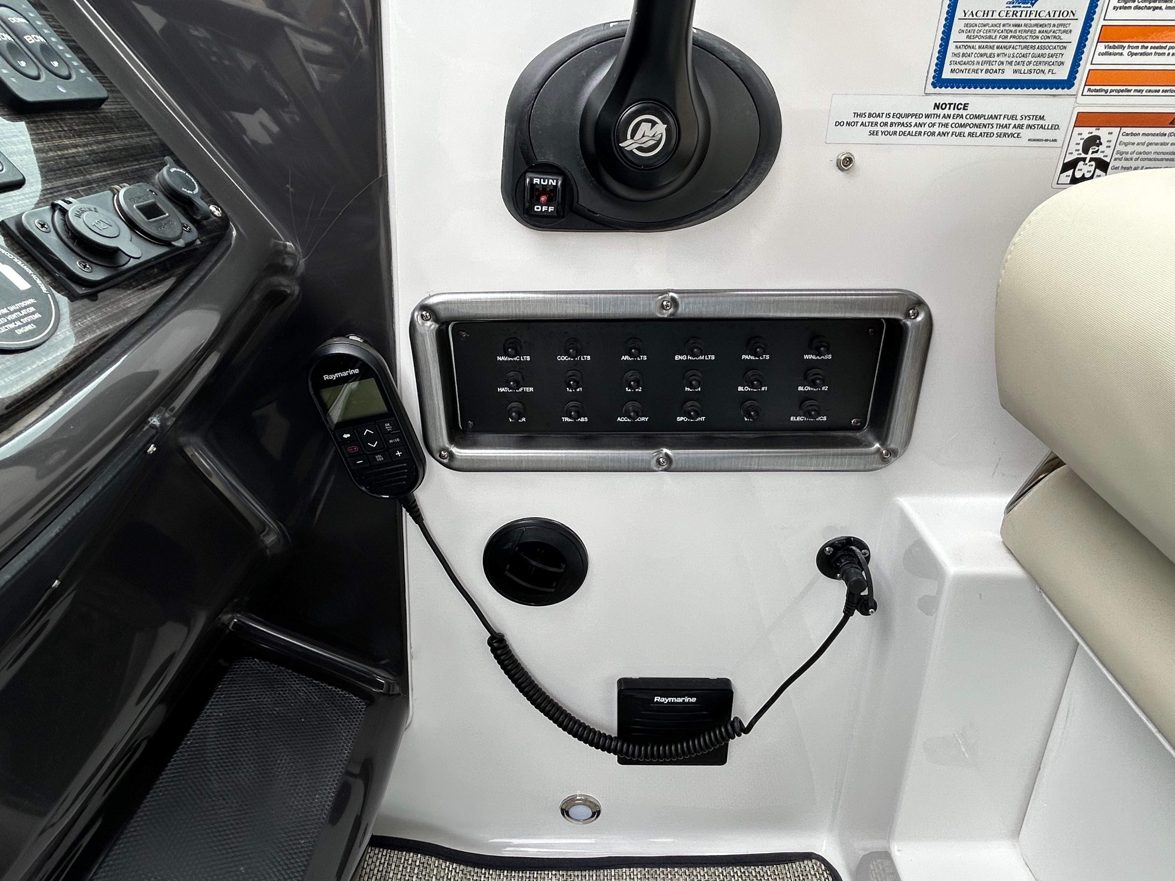 2019-monterey-295-sport-yacht-power-9718179-20250317132237357-1_XLARGE