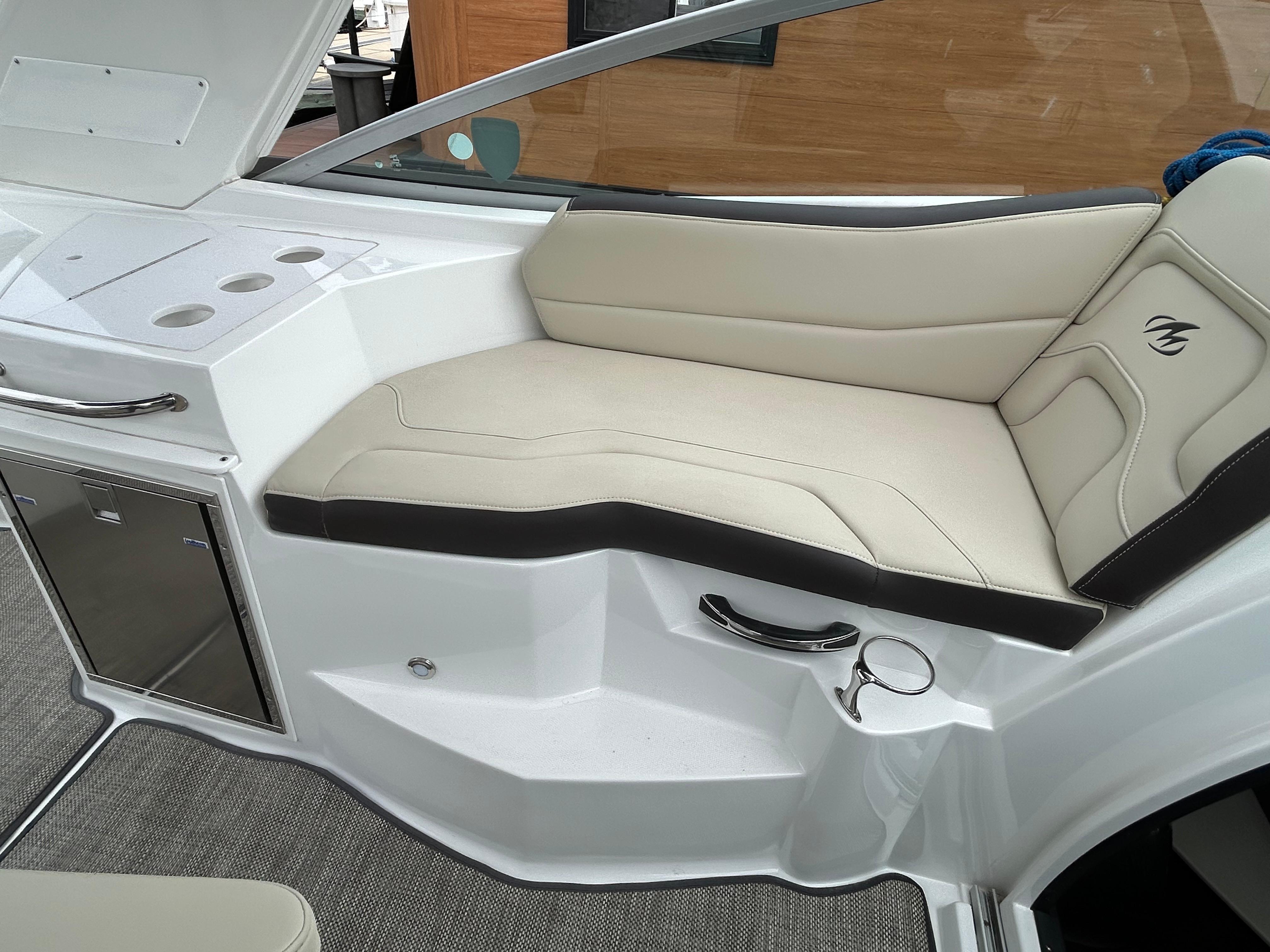 2019-monterey-295-sport-yacht-power-9718179-20250317132502104-1_XLARGE