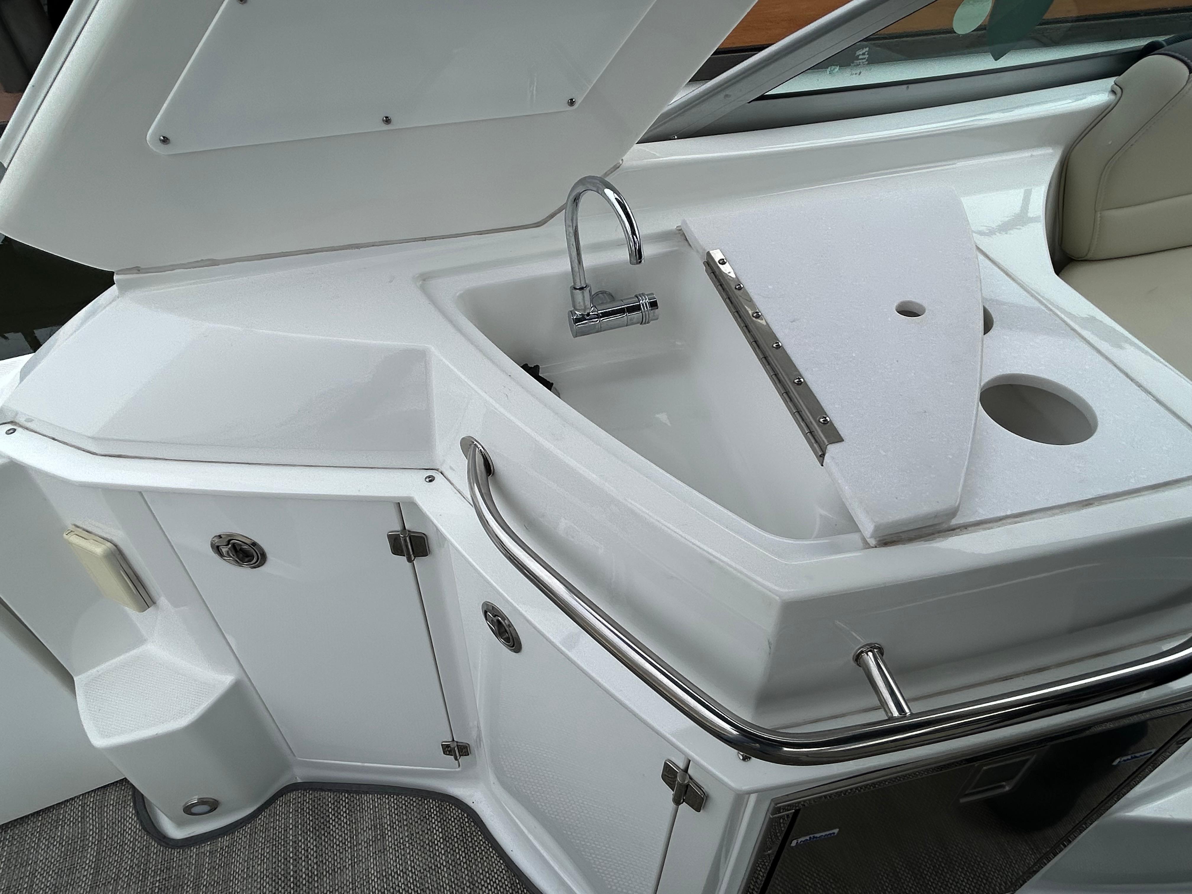 2019-monterey-295-sport-yacht-power-9718179-20250317132525813-1_XLARGE