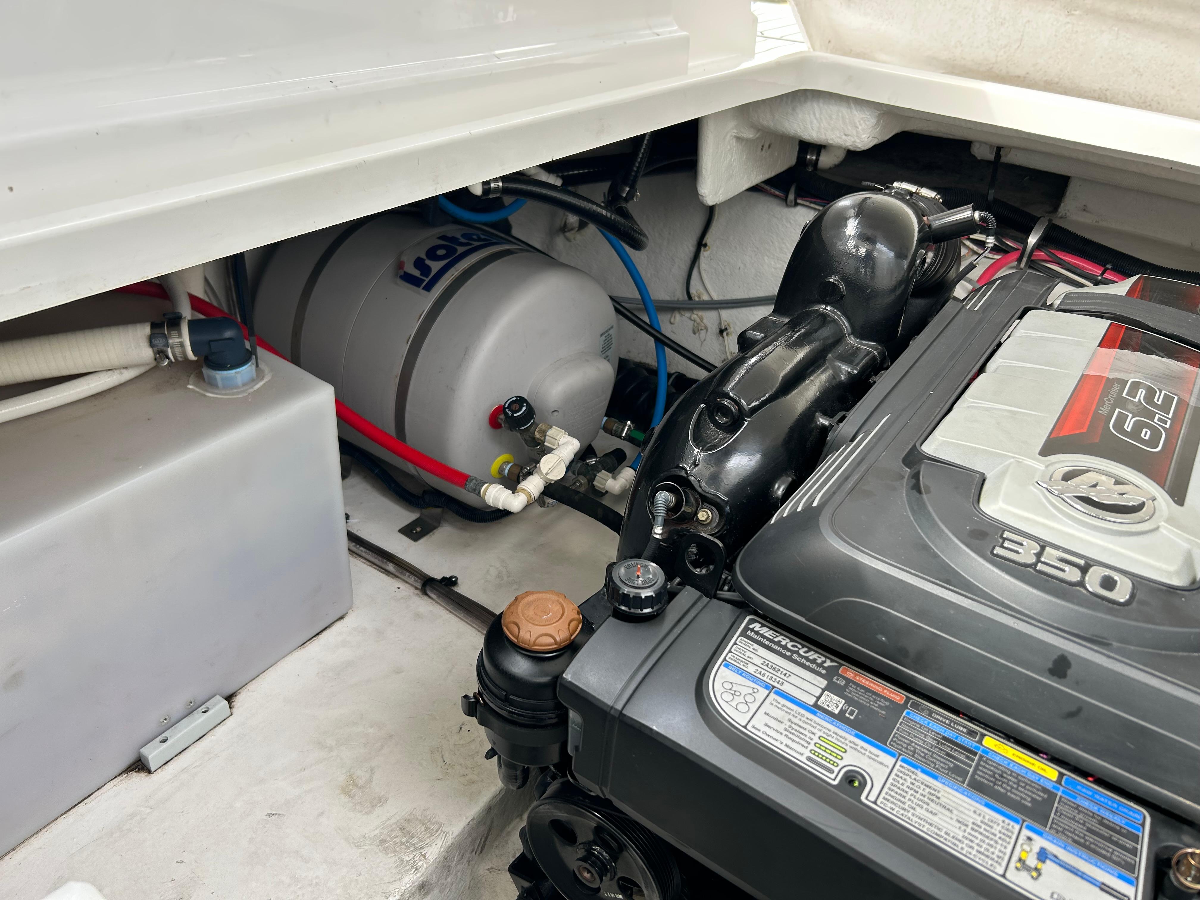 2019-monterey-295-sport-yacht-power-9718179-20250318063111297-1_XLARGE