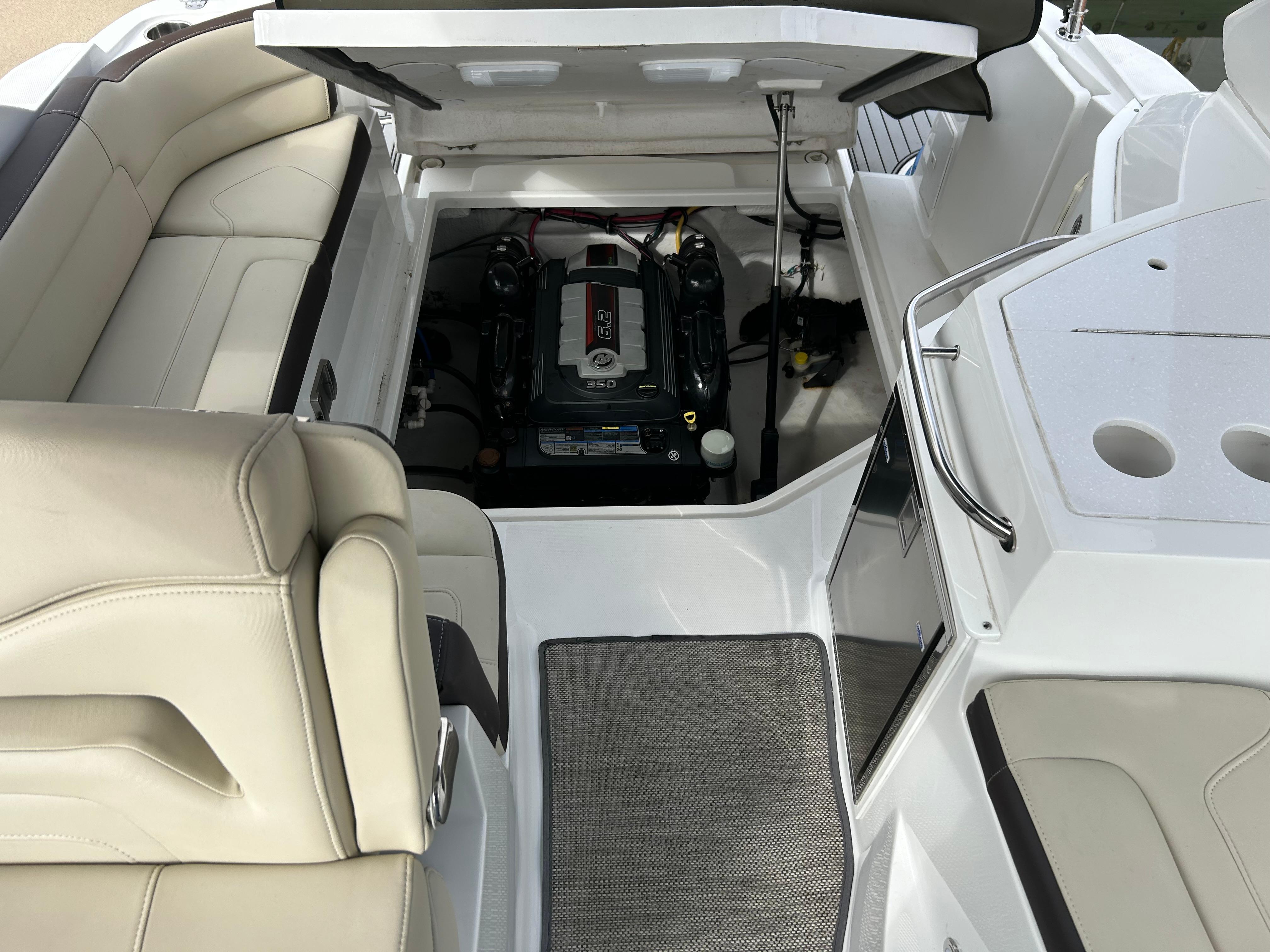 2019-monterey-295-sport-yacht-power-9718179-20250318063139510-1_XLARGE