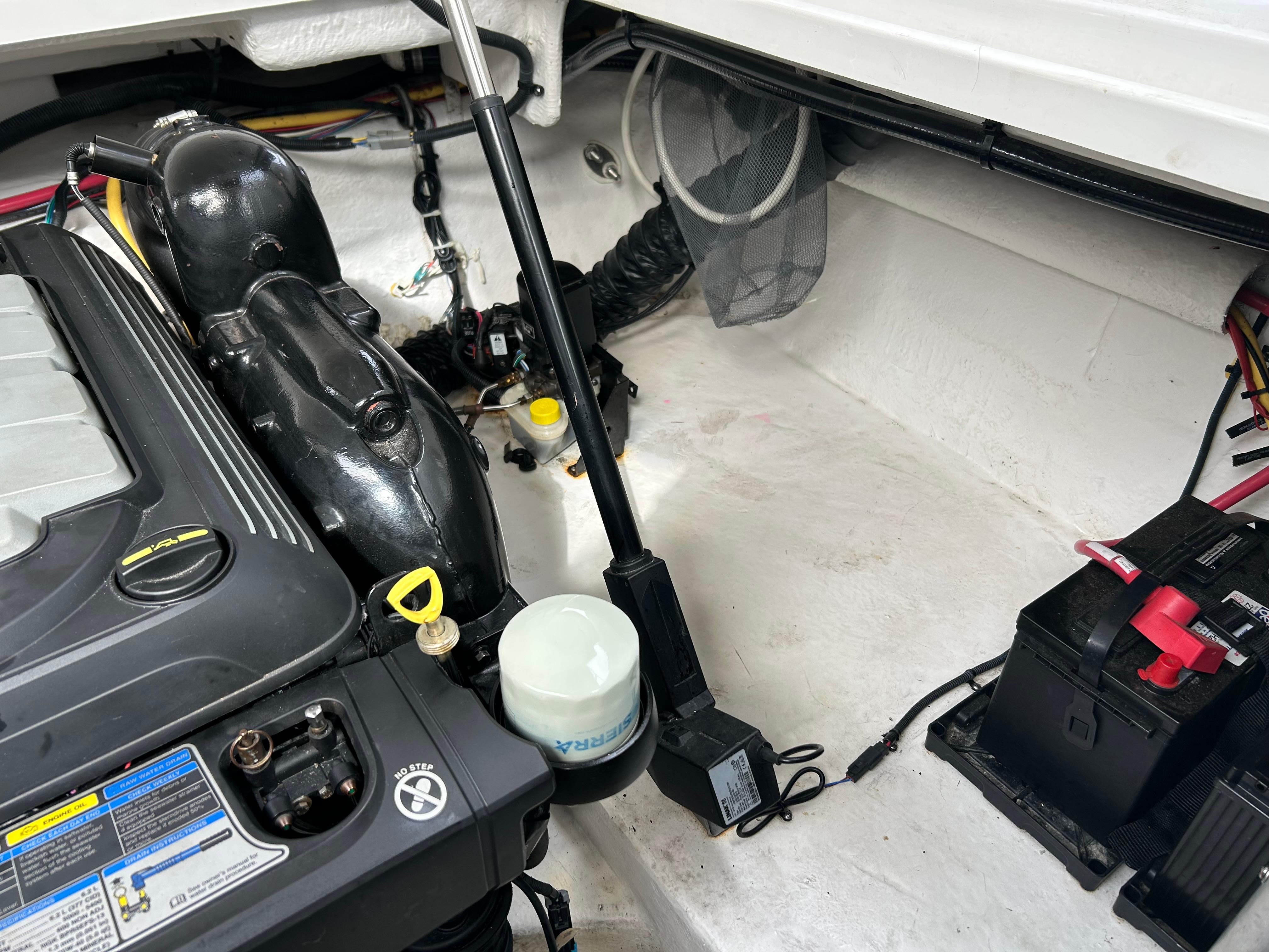 2019-monterey-295-sport-yacht-power-9718179-20250318063154680-1_XLARGE