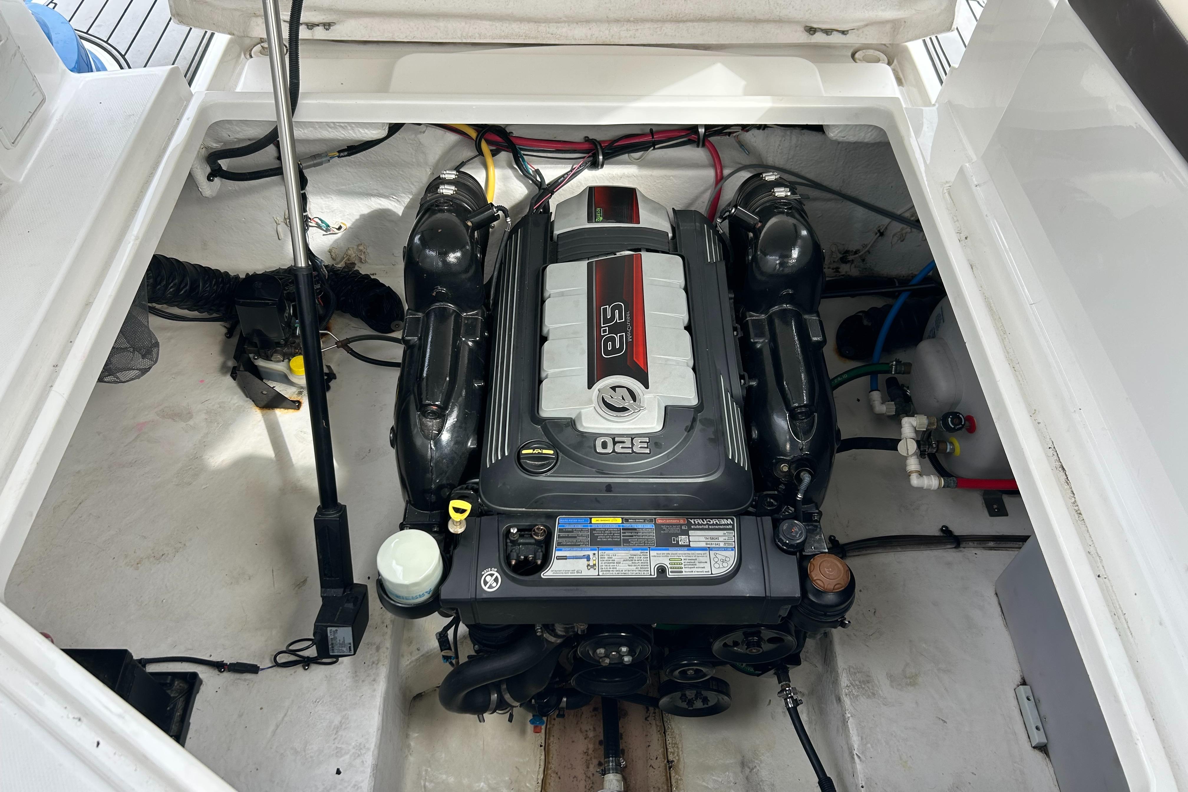 2019-monterey-295-sport-yacht-power-9718179-20250318063207847-1_XLARGE