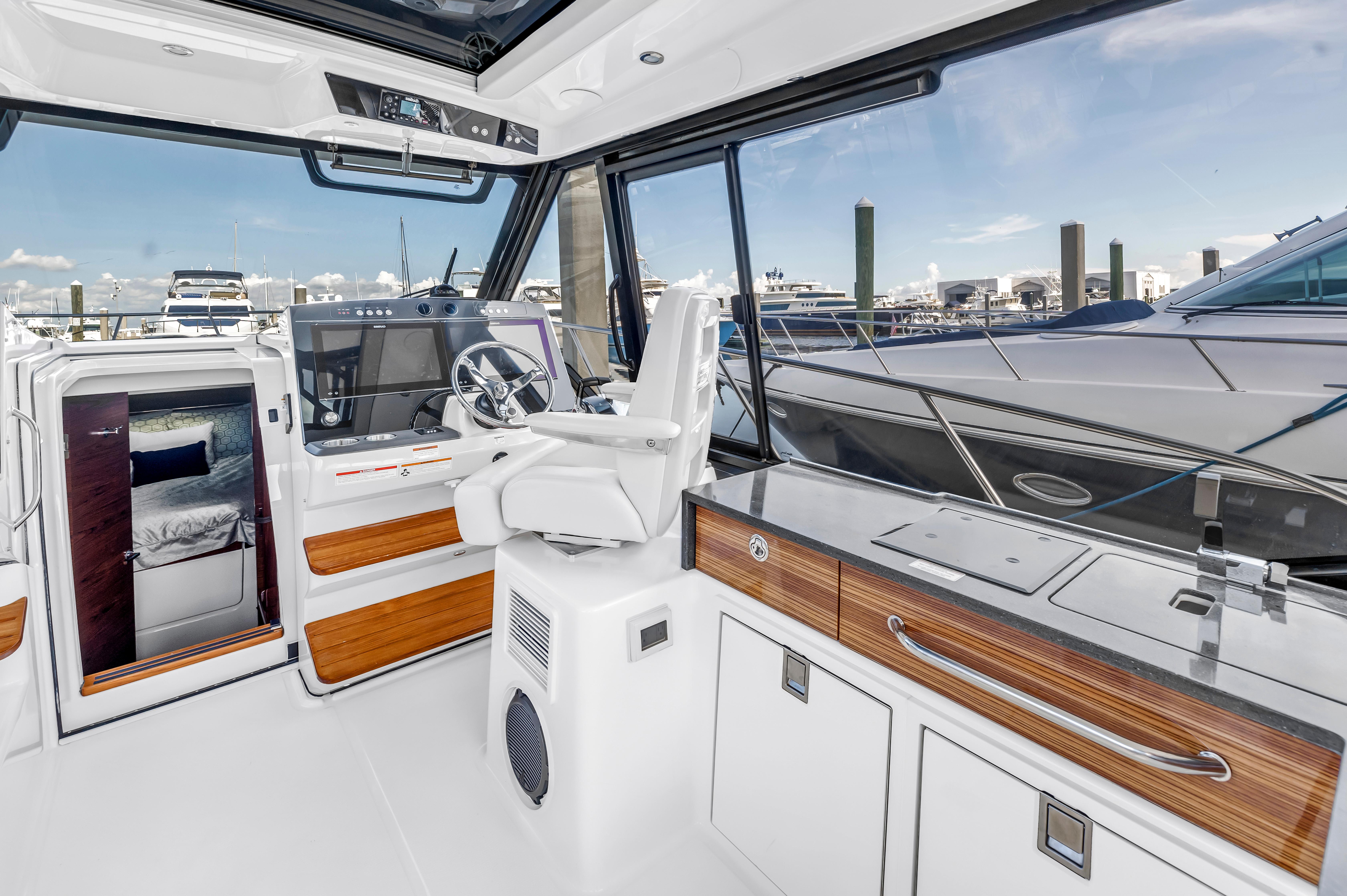 2023-boston-whaler-405-conquest-power-9848190-20250714075417444-1