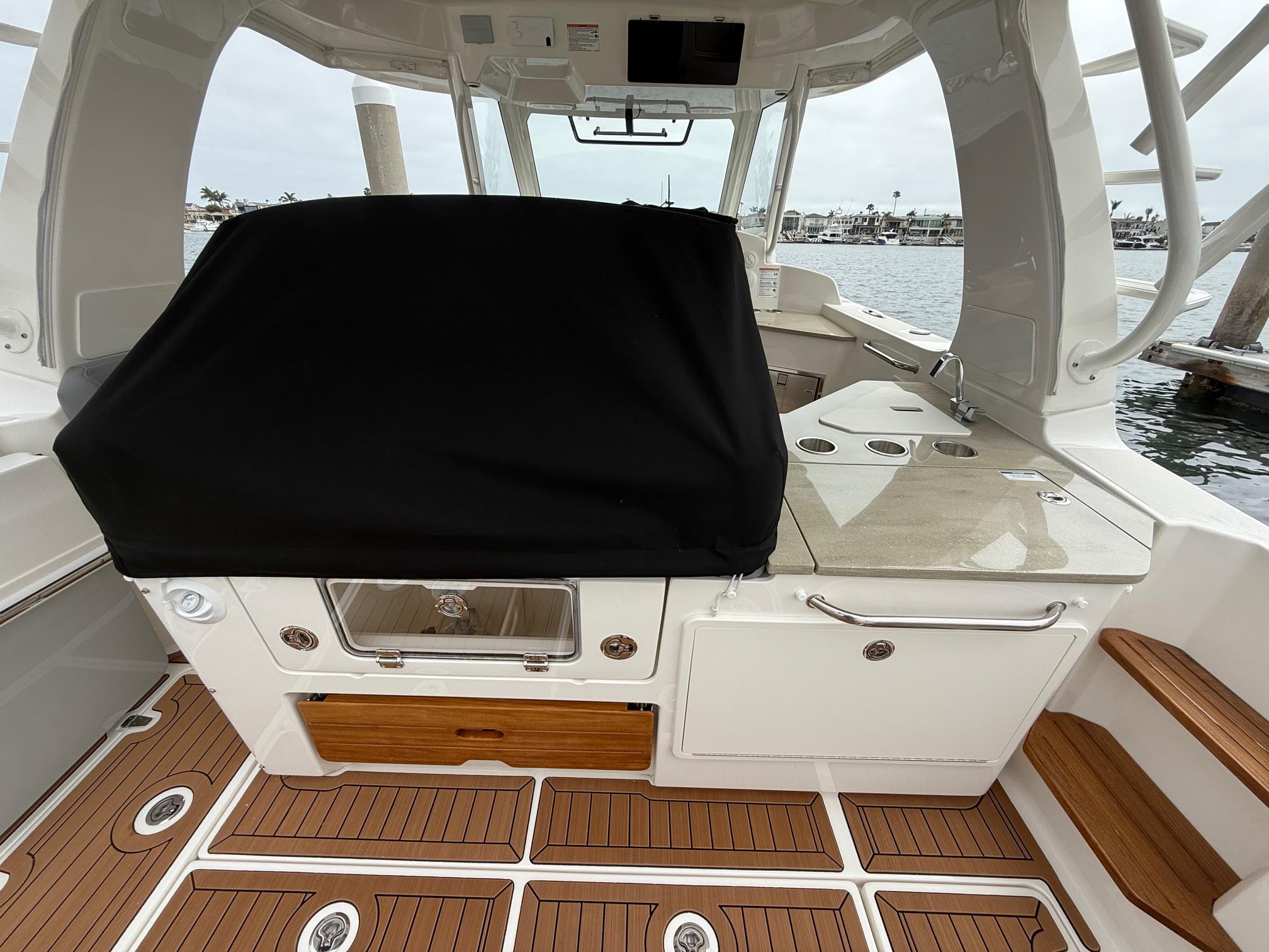 2024 Boston Whaler 350 Realm #TBBB0675KLLC inventory image at Sun Country Marine Group, Newport Beach 2024 Boston Whaler 350 Realm #TBBB0675KLLC inventory image at Sun Country Marine Group, Newport Beach