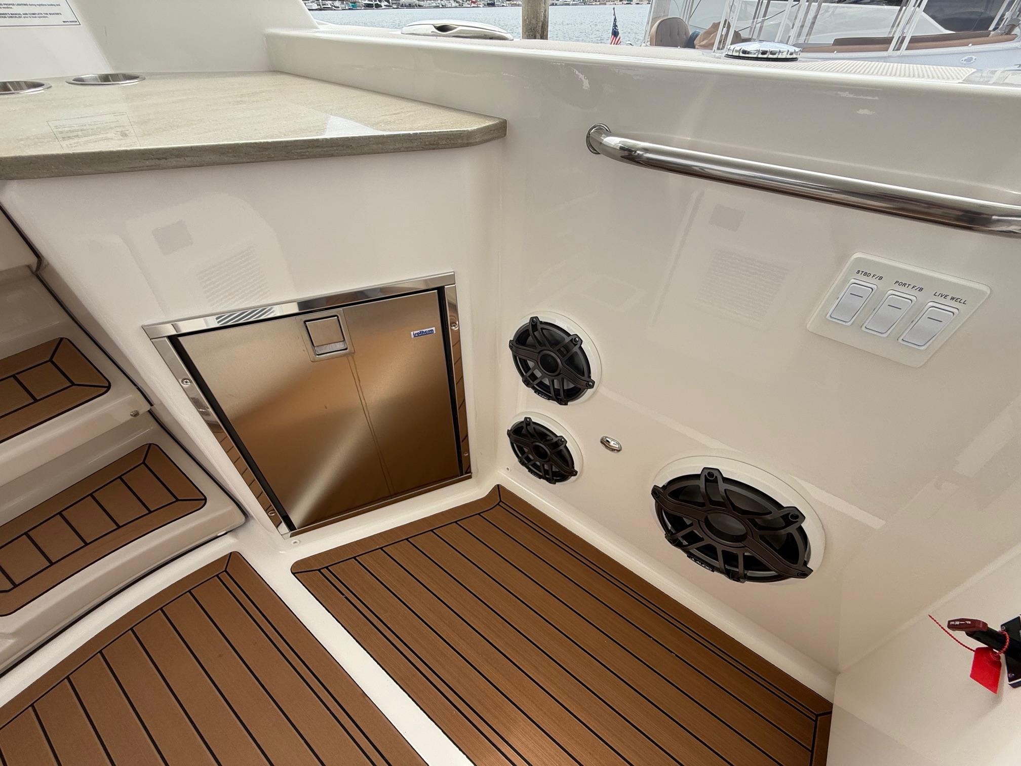 2024 Boston Whaler 350 Realm #TBBB0675KLLC inventory image at Sun Country Marine Group, Newport Beach 2024 Boston Whaler 350 Realm #TBBB0675KLLC inventory image at Sun Country Marine Group, Newport Beach