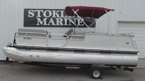 1999 Sun Tracker boat for sale, model of the boat is PARTY BARGE 21 Signature Series & Image # 2 of 8