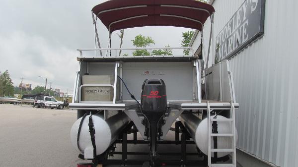 1999 Sun Tracker boat for sale, model of the boat is PARTY BARGE 21 Signature Series & Image # 4 of 8