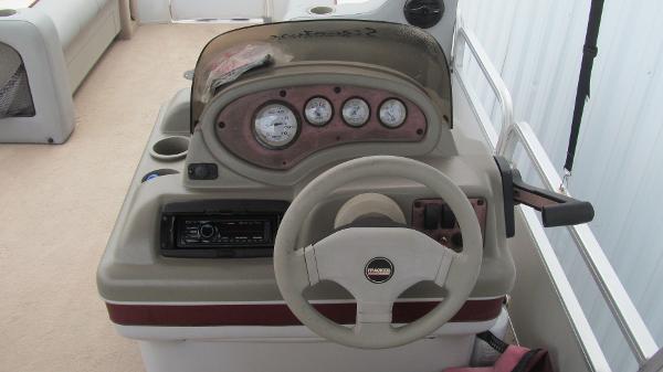 1999 Sun Tracker boat for sale, model of the boat is PARTY BARGE 21 Signature Series & Image # 6 of 8