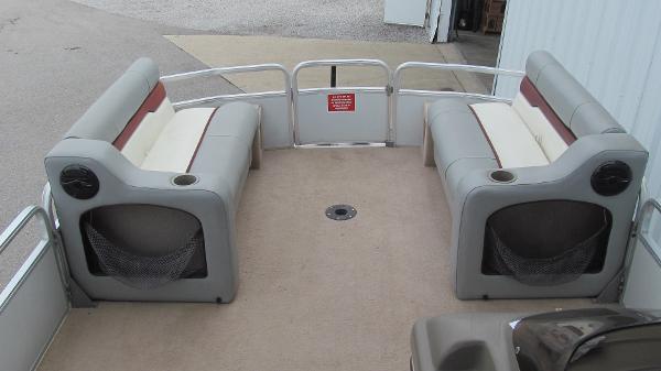 1999 Sun Tracker boat for sale, model of the boat is PARTY BARGE 21 Signature Series & Image # 7 of 8