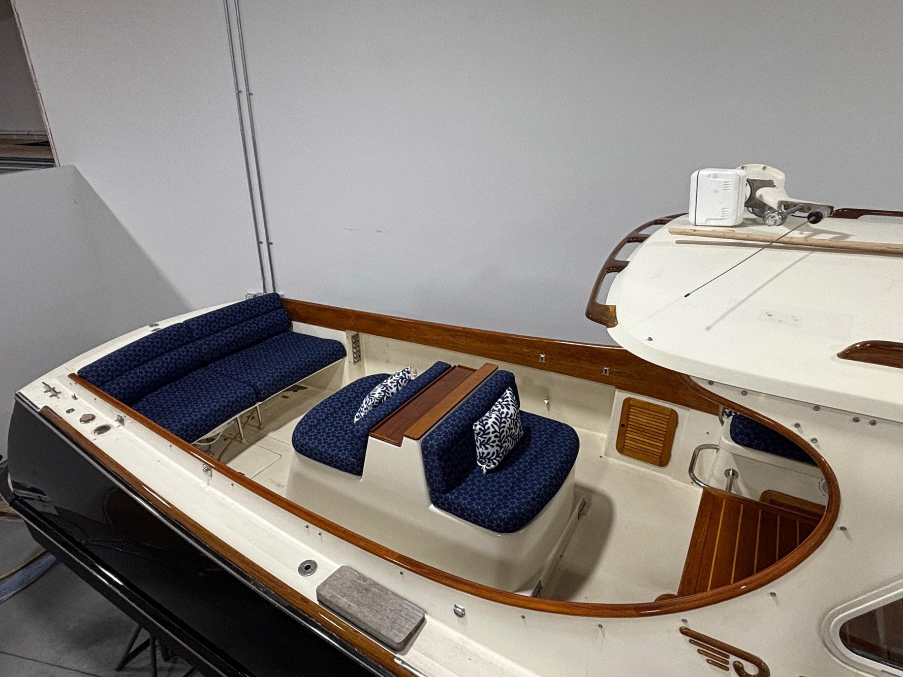 2002-hinckley-picnic-boat-36-power-9718199-20250324095343527-1_XLARGE