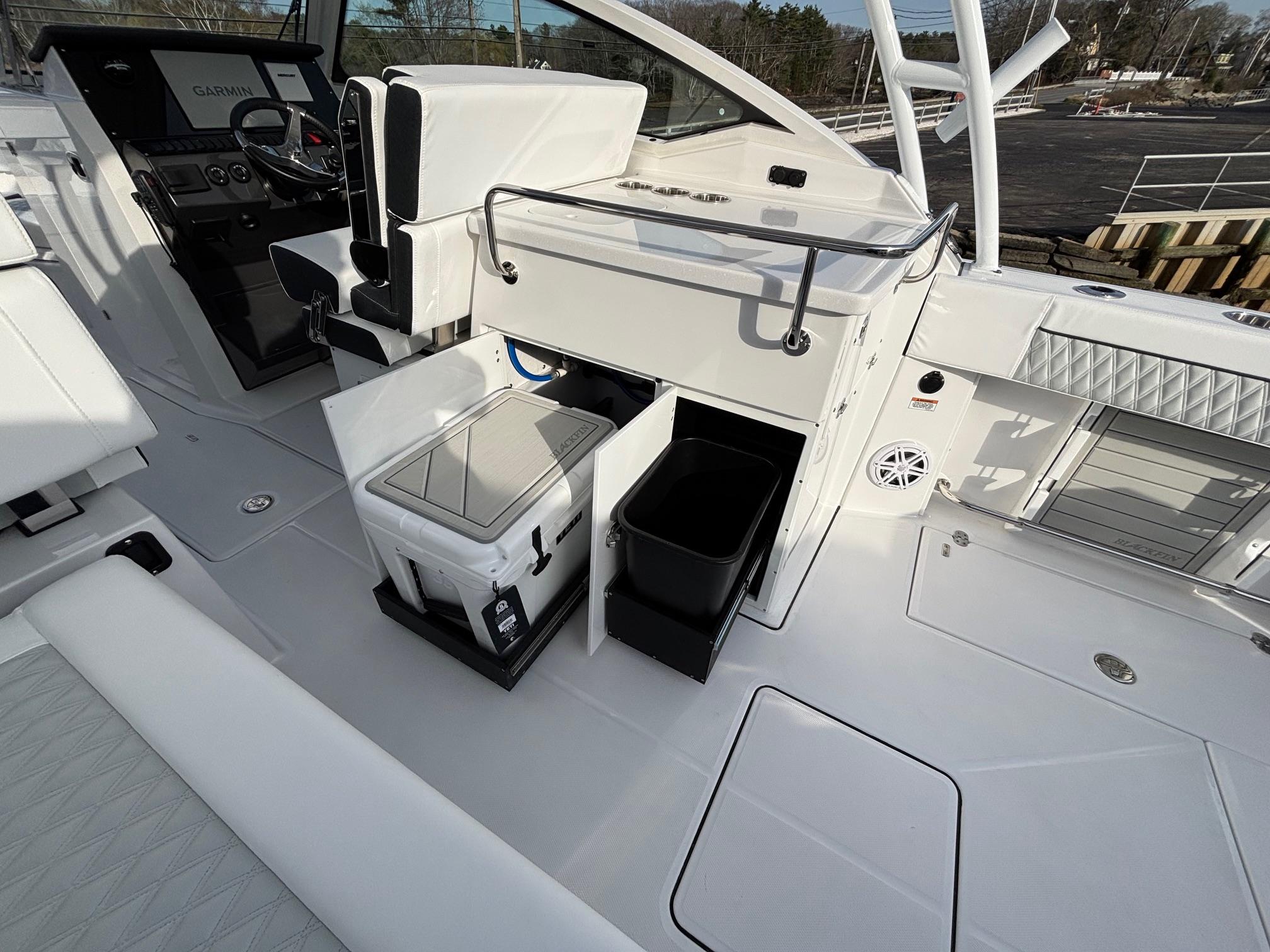 2025-blackfin-272-dc-power-9718200-20250430080046889-1_XLARGE
