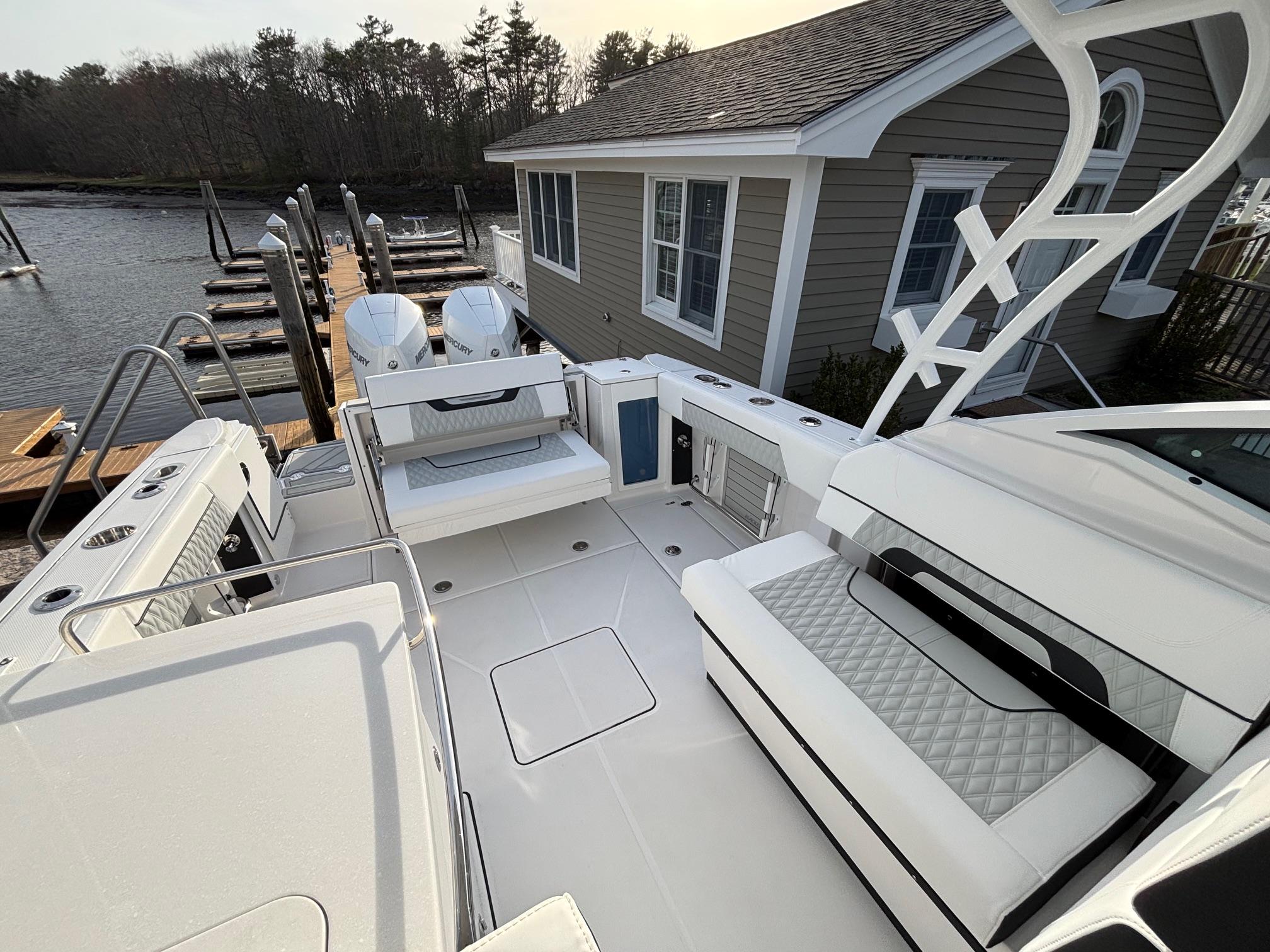 2025-blackfin-272-dc-power-9718200-20250430080048033-1_XLARGE
