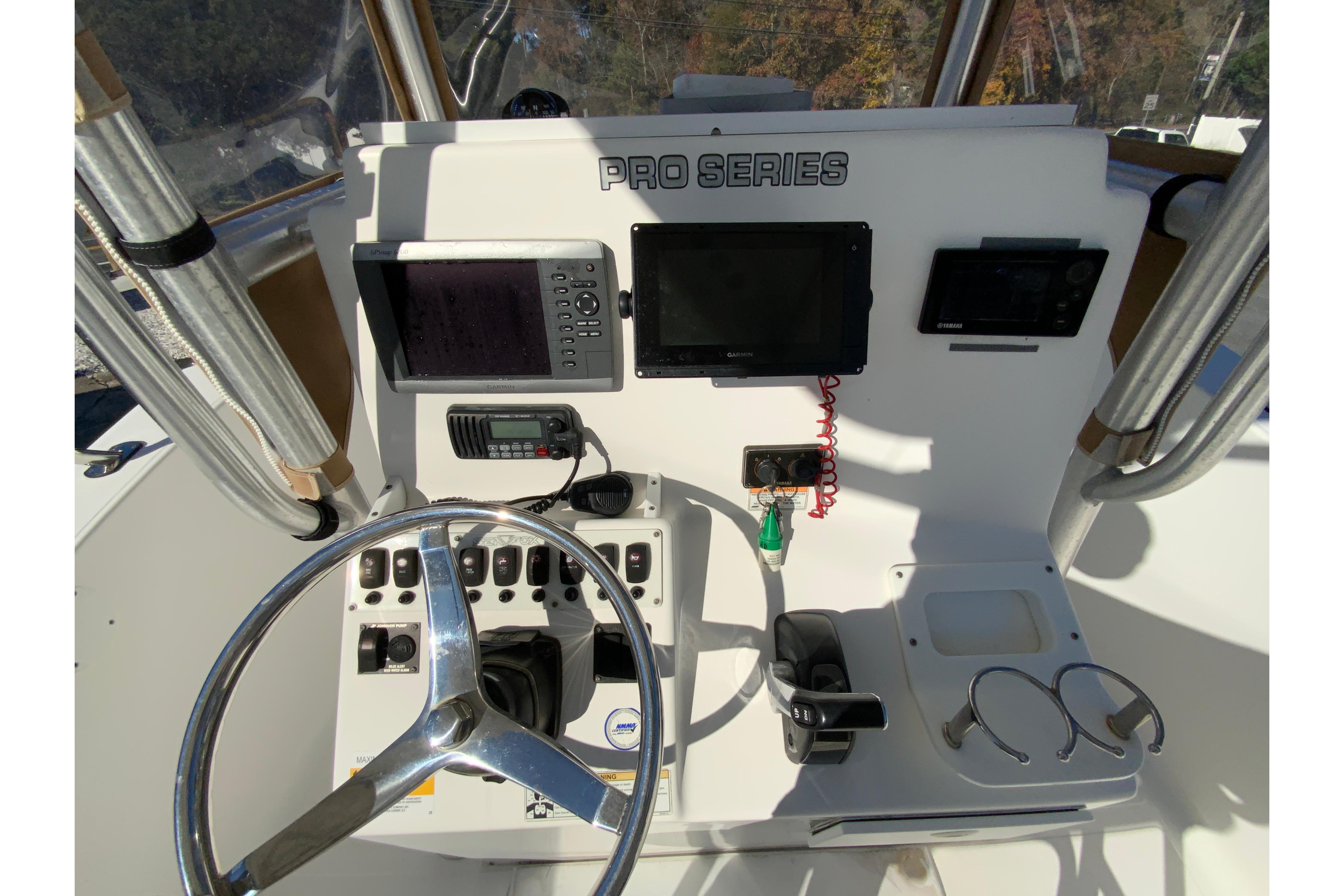 2011 Sea fox 256 Center Console-13