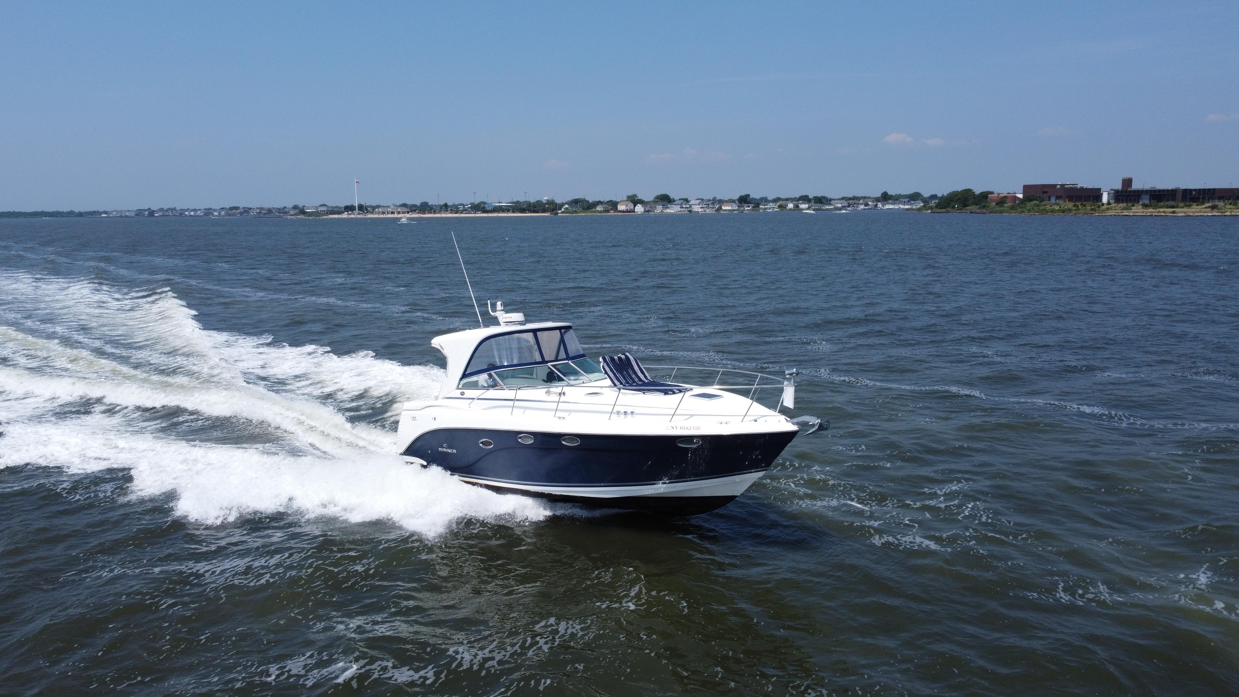 2006 Rinker 360 Express Cruiser