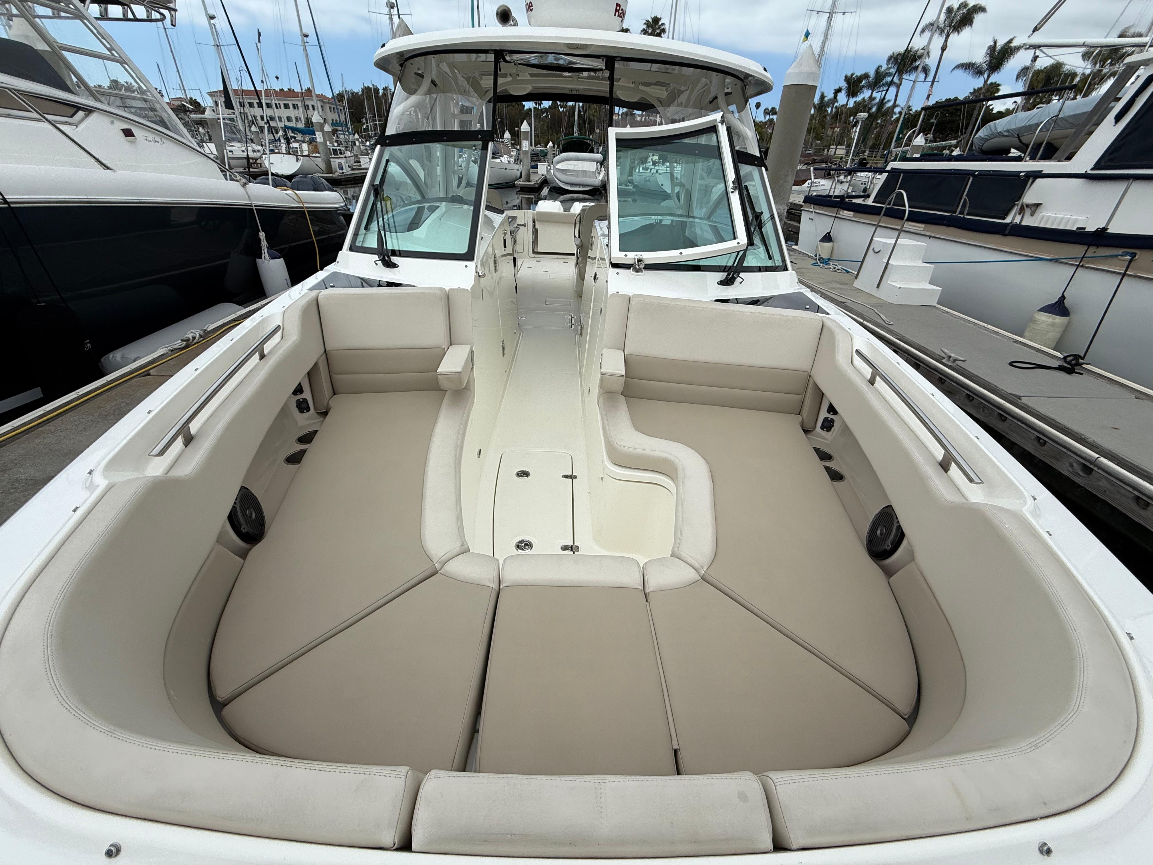 2017 Boston Whaler 320 Vantage #TBRL0331 inventory image at Sun Country Marine Group, Newport Beach 2017 Boston Whaler 320 Vantage #TBRL0331 inventory image at Sun Country Marine Group, Newport Beach
