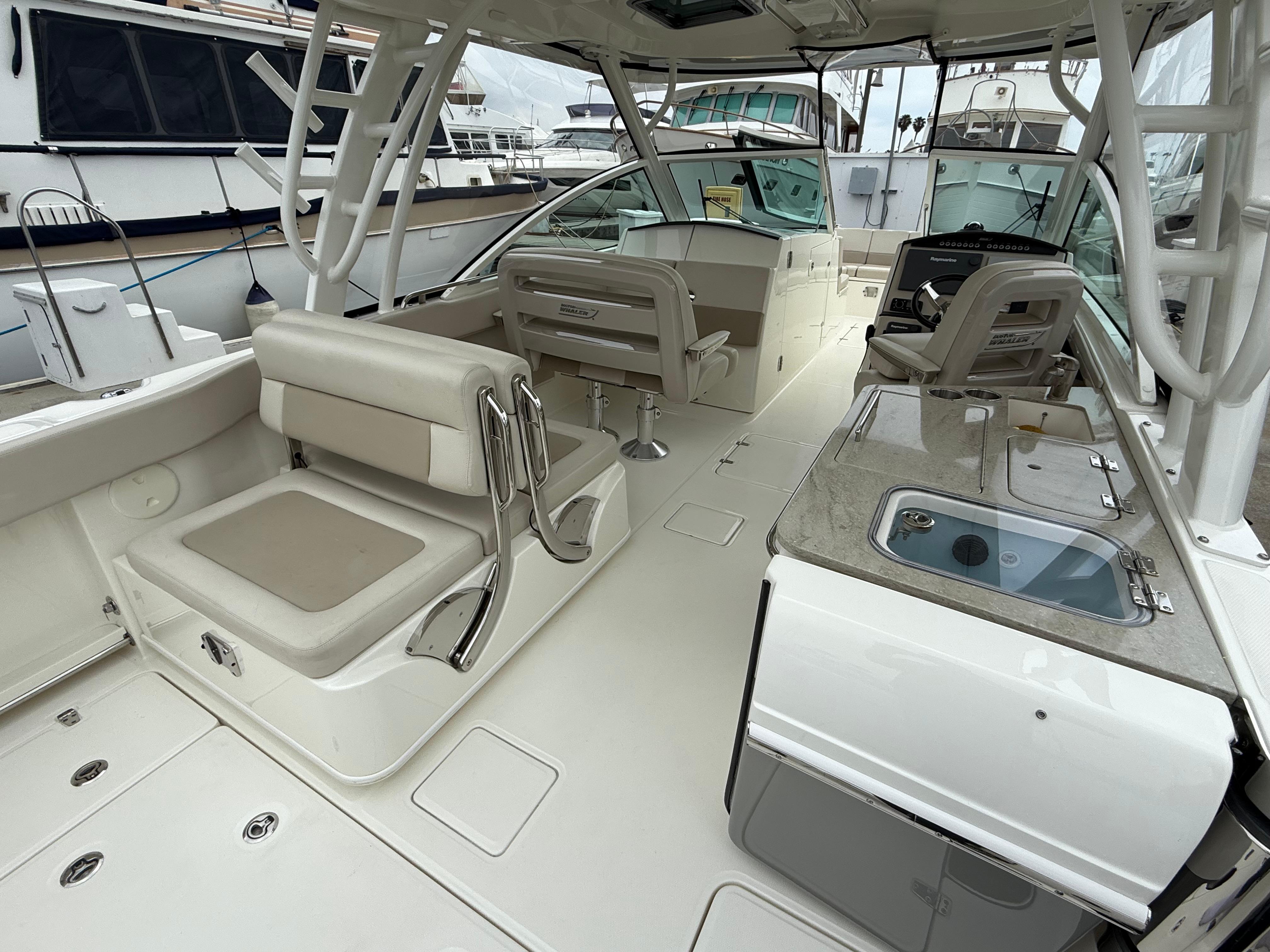 2017 Boston Whaler 320 Vantage #TBRL0331 inventory image at Sun Country Marine Group, Newport Beach 2017 Boston Whaler 320 Vantage #TBRL0331 inventory image at Sun Country Marine Group, Newport Beach