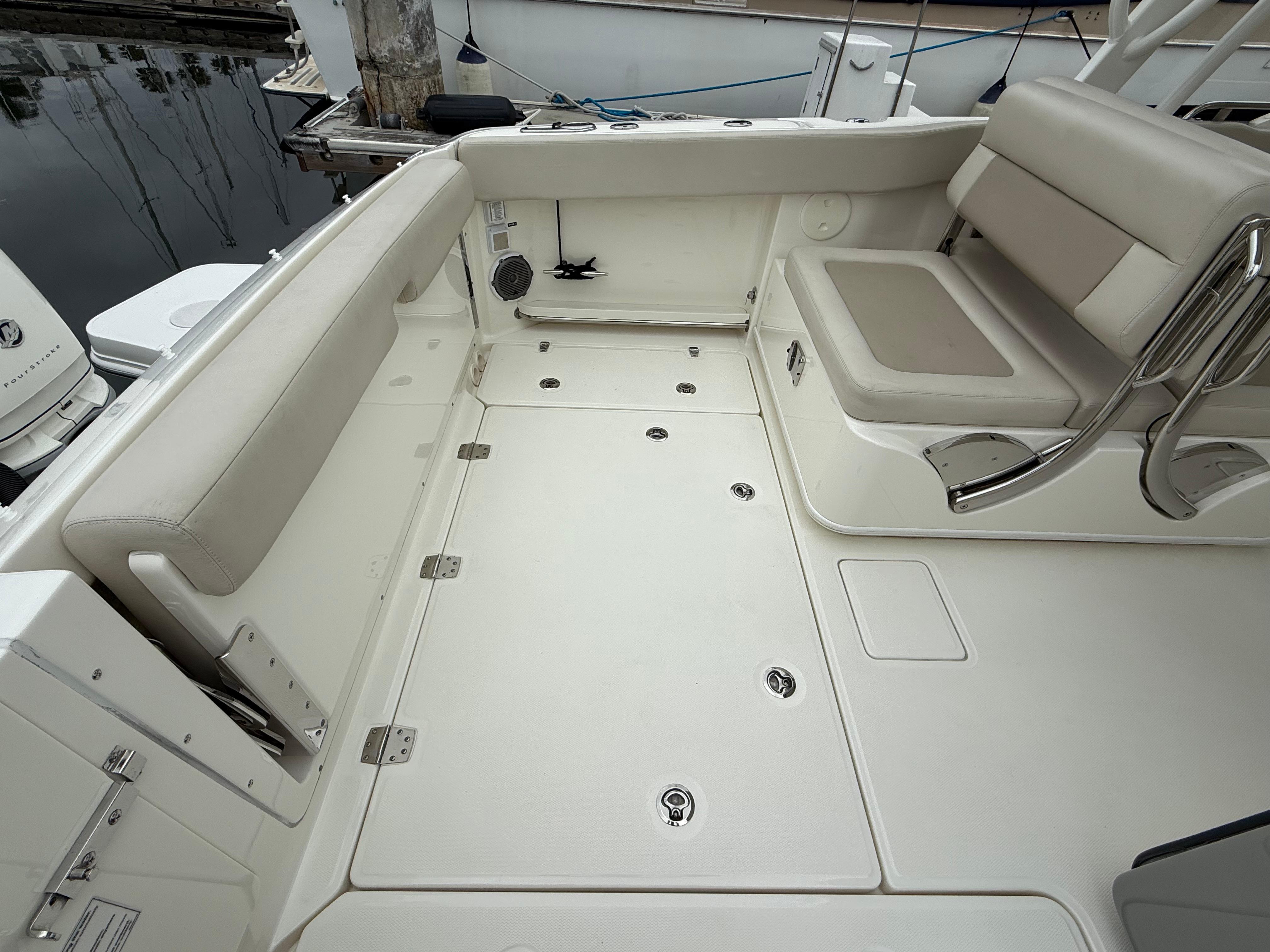 2017 Boston Whaler 320 Vantage #TBRL0331 inventory image at Sun Country Marine Group, Newport Beach 2017 Boston Whaler 320 Vantage #TBRL0331 inventory image at Sun Country Marine Group, Newport Beach