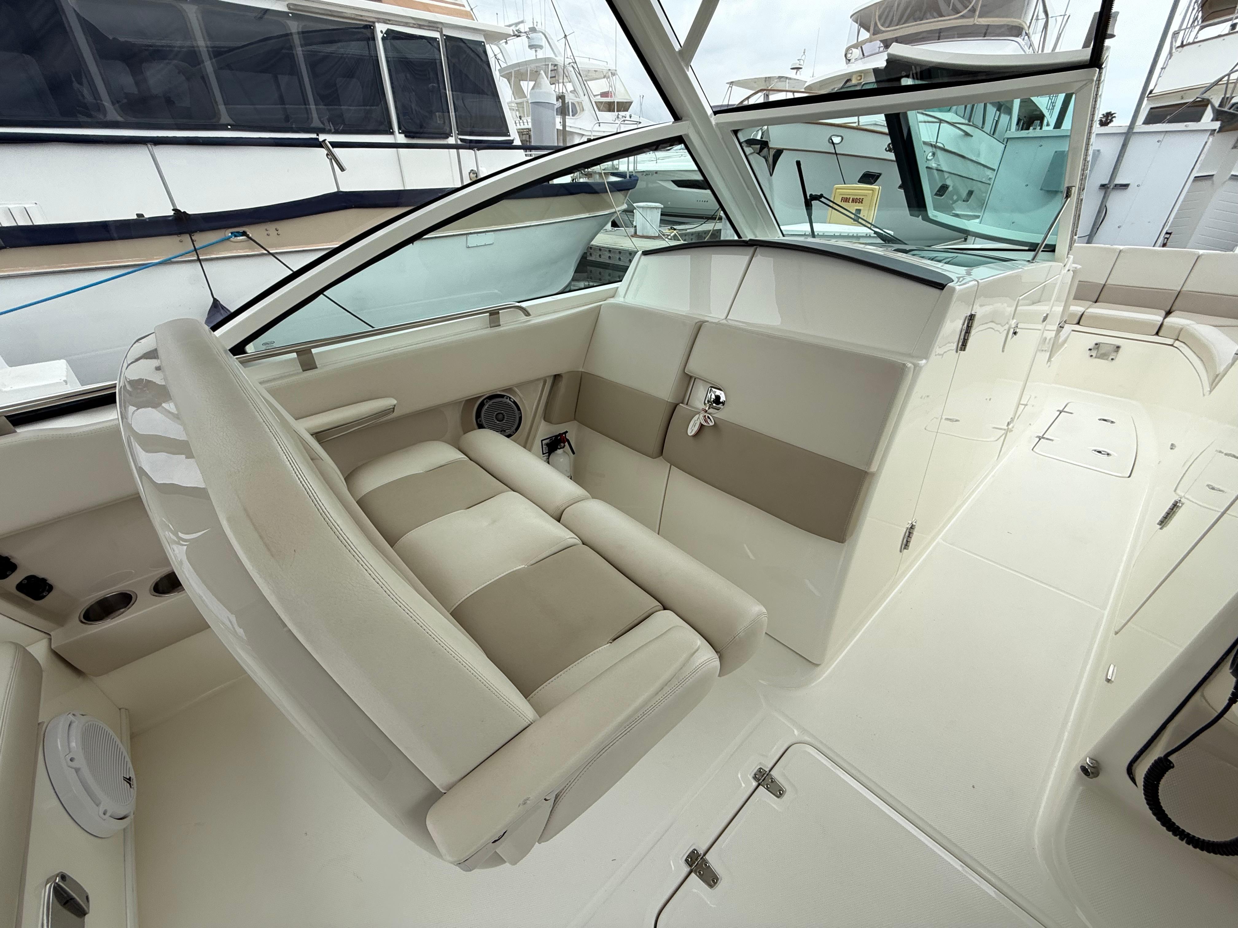 2017 Boston Whaler 320 Vantage #TBRL0331 inventory image at Sun Country Marine Group, Newport Beach 2017 Boston Whaler 320 Vantage #TBRL0331 inventory image at Sun Country Marine Group, Newport Beach