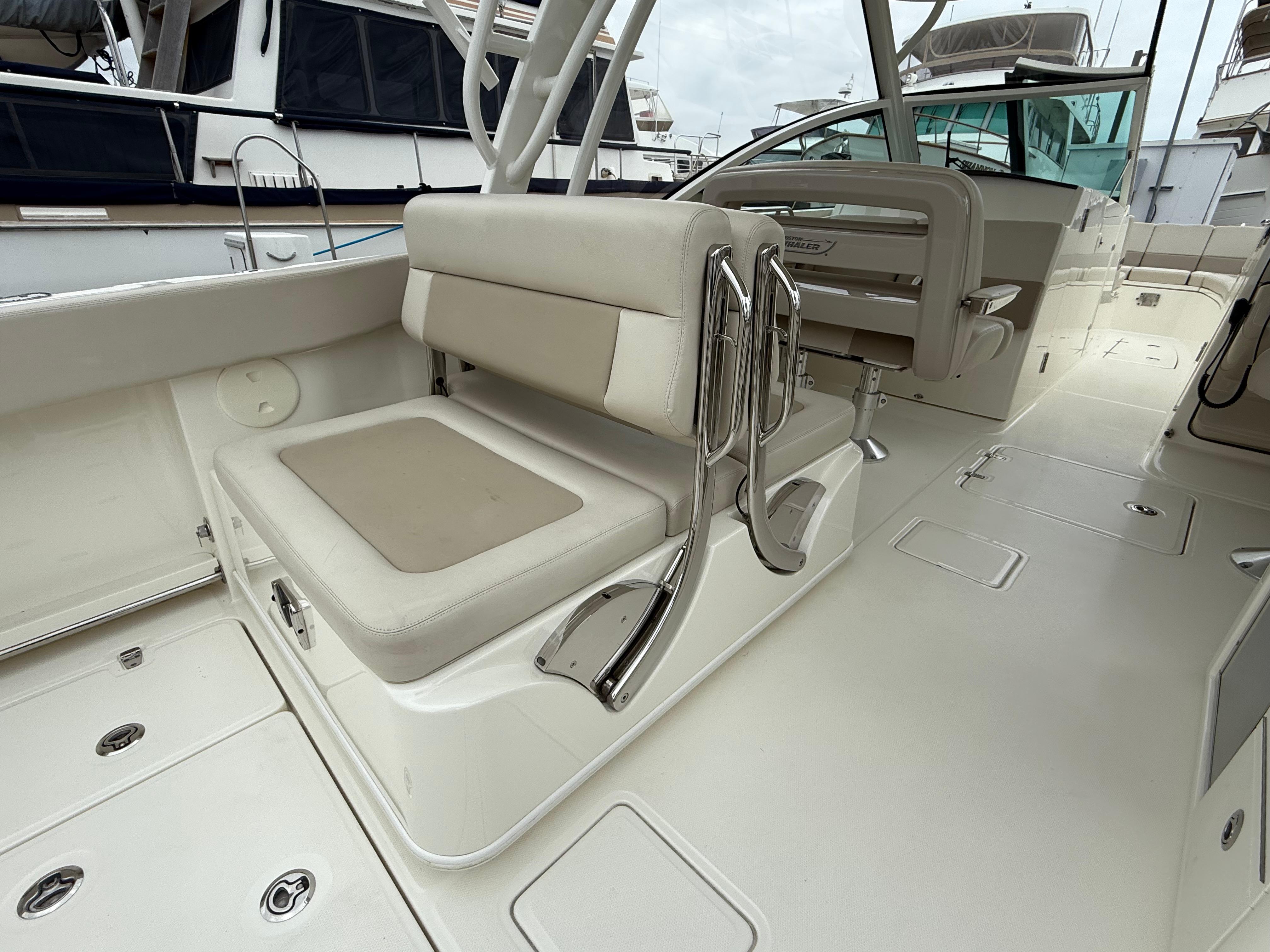 2017 Boston Whaler 320 Vantage #TBRL0331 inventory image at Sun Country Marine Group, Newport Beach 2017 Boston Whaler 320 Vantage #TBRL0331 inventory image at Sun Country Marine Group, Newport Beach