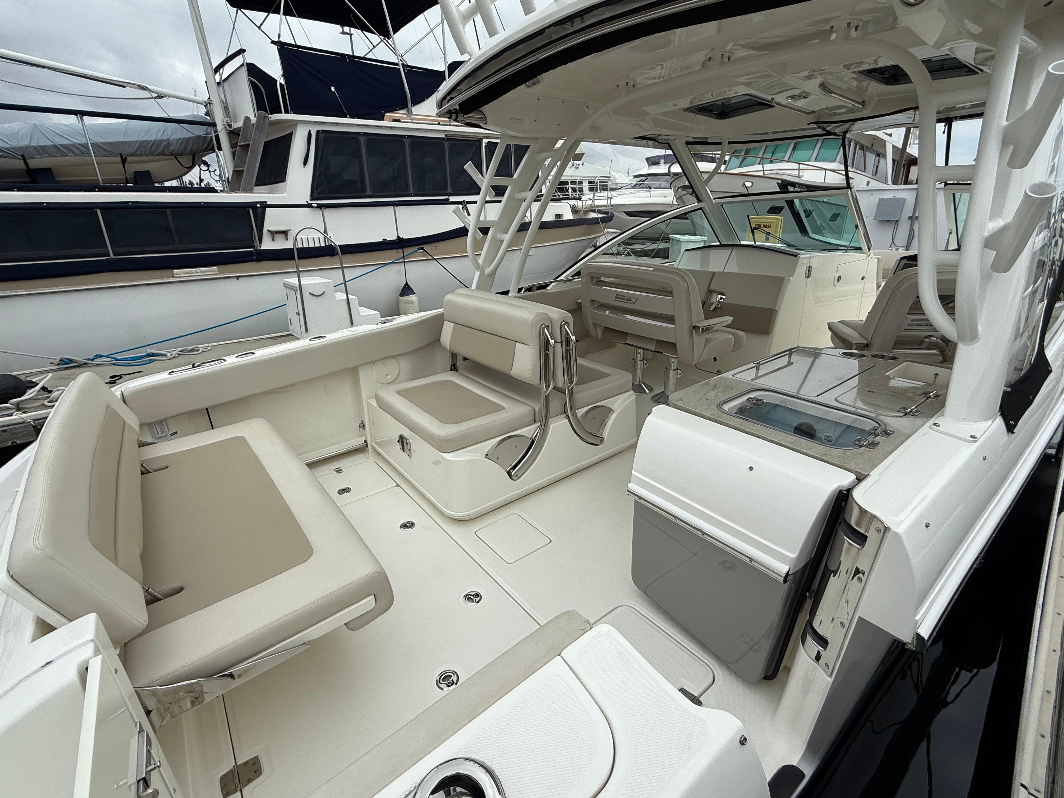 2017 Boston Whaler 320 Vantage #TBRL0331 inventory image at Sun Country Marine Group, Newport Beach 2017 Boston Whaler 320 Vantage #TBRL0331 inventory image at Sun Country Marine Group, Newport Beach