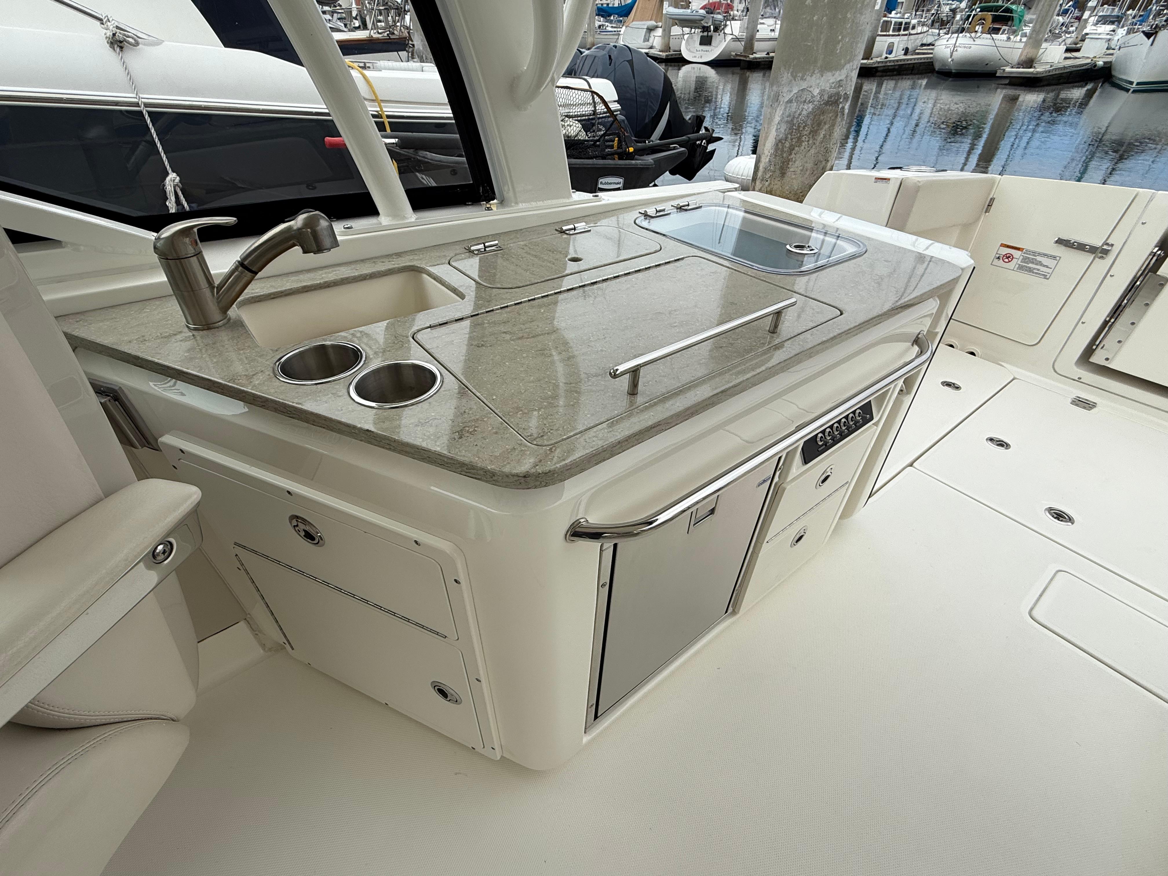 2017 Boston Whaler 320 Vantage #TBRL0331 inventory image at Sun Country Marine Group, Newport Beach 2017 Boston Whaler 320 Vantage #TBRL0331 inventory image at Sun Country Marine Group, Newport Beach
