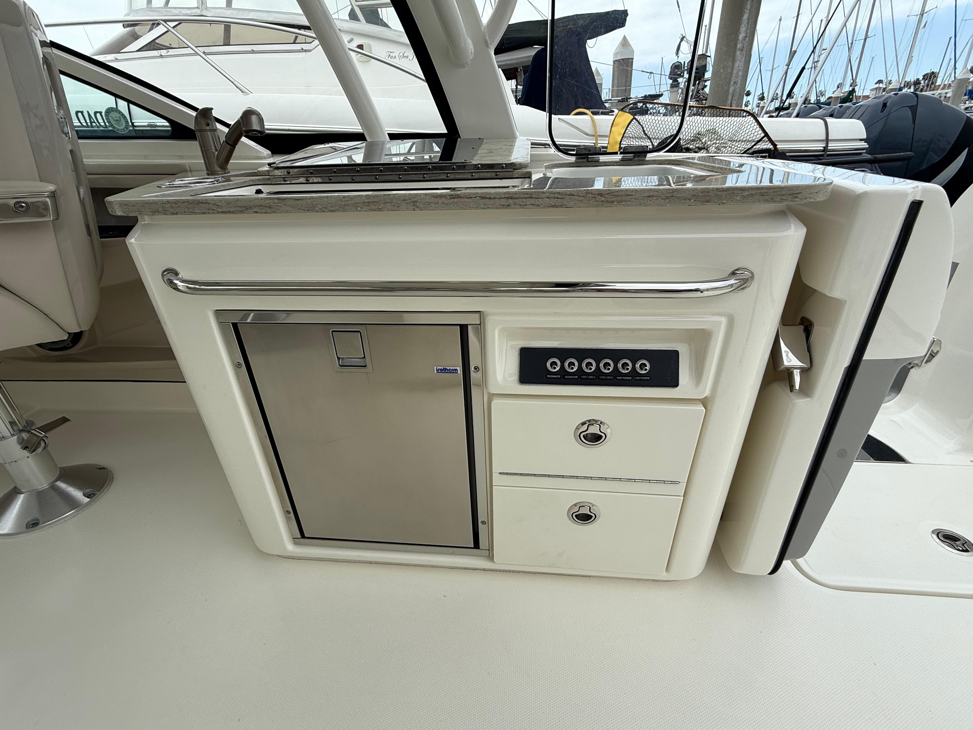 2017 Boston Whaler 320 Vantage #TBRL0331 inventory image at Sun Country Marine Group, Newport Beach 2017 Boston Whaler 320 Vantage #TBRL0331 inventory image at Sun Country Marine Group, Newport Beach