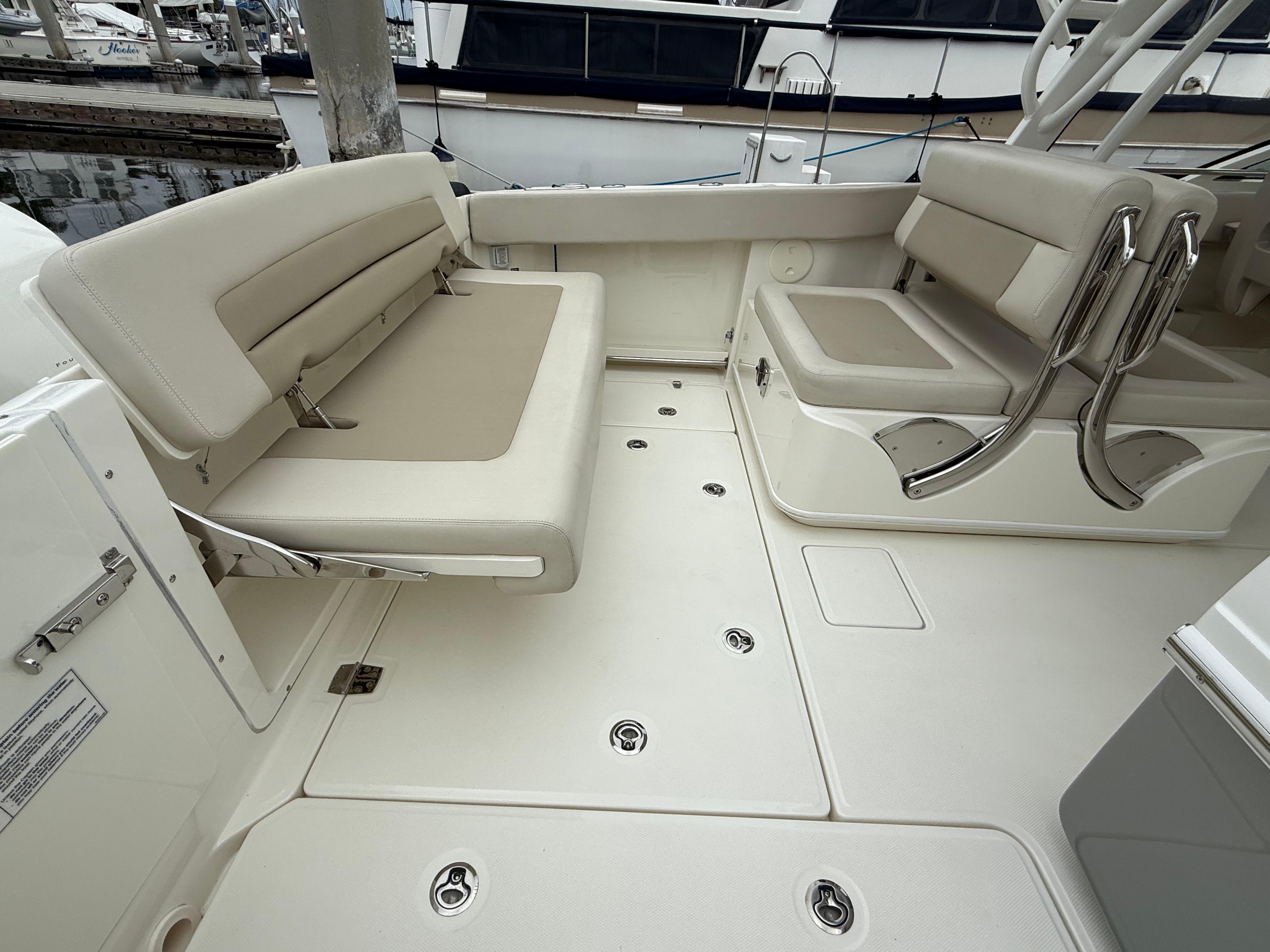 2017 Boston Whaler 320 Vantage #TBRL0331 inventory image at Sun Country Marine Group, Newport Beach 2017 Boston Whaler 320 Vantage #TBRL0331 inventory image at Sun Country Marine Group, Newport Beach