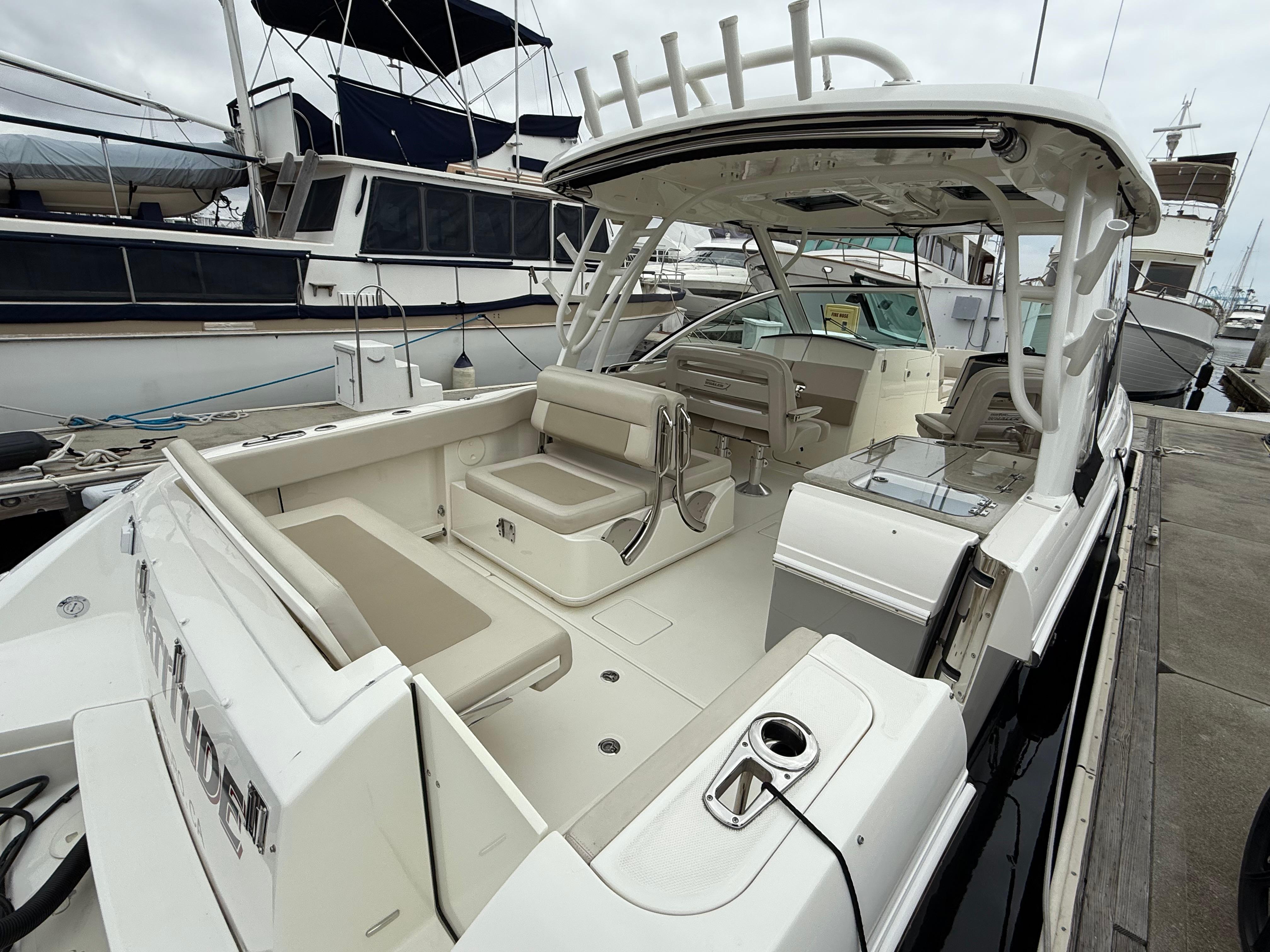 2017 Boston Whaler 320 Vantage #TBRL0331 inventory image at Sun Country Marine Group, Newport Beach 2017 Boston Whaler 320 Vantage #TBRL0331 inventory image at Sun Country Marine Group, Newport Beach