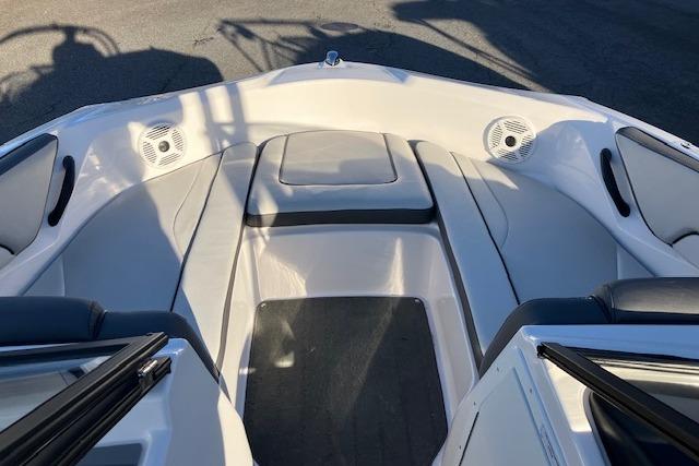 2023 Yamaha Boats AR190 interior with seating and speakers, showcasing modern design.