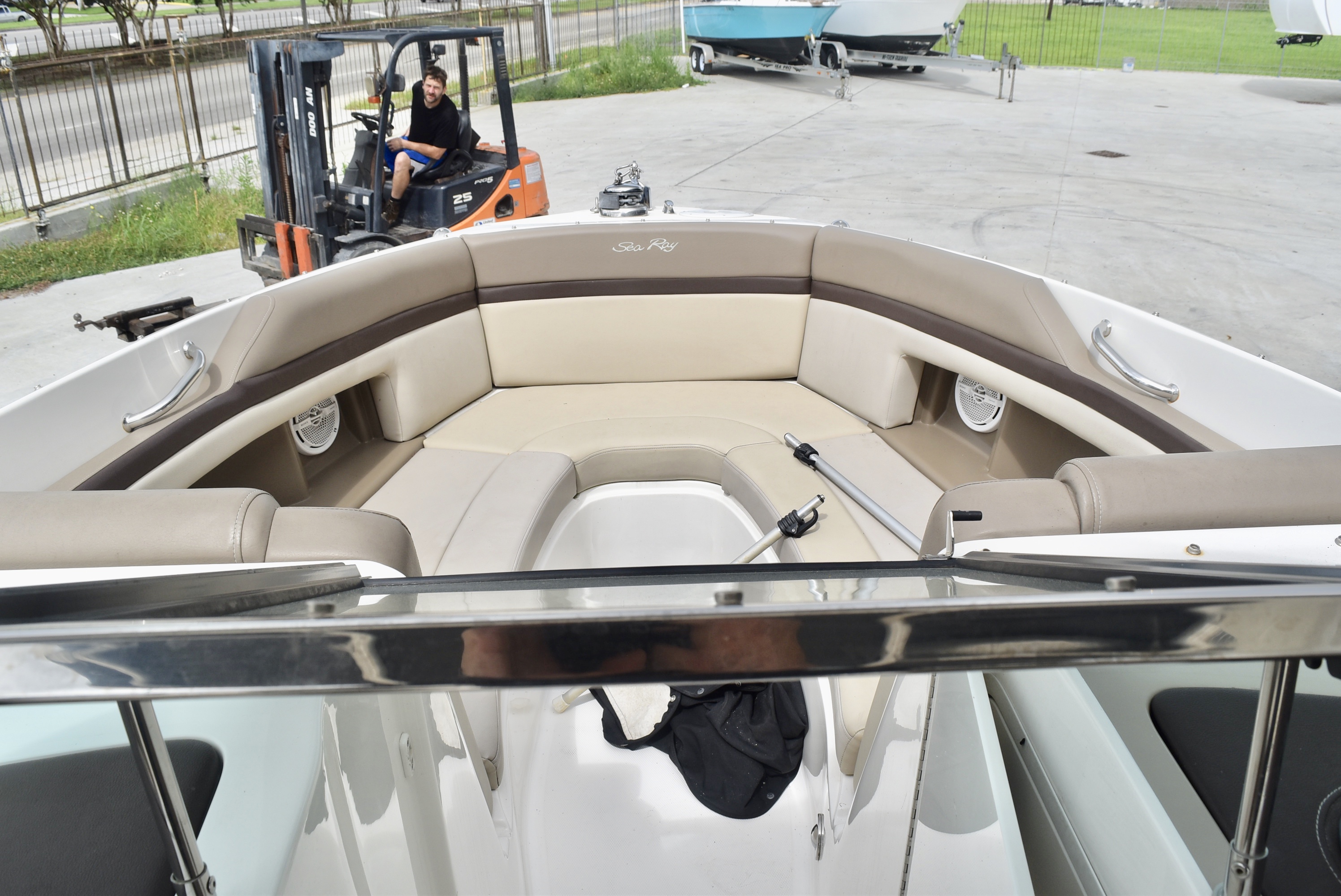 2013 Sea Ray boat for sale, model of the boat is 250 & Image # 6 of 10