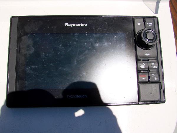 Raymarine Hybridtouch on Beneteau 331, year 2001.
