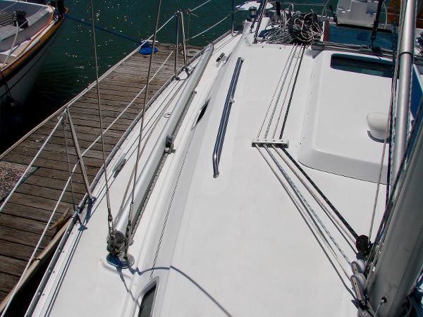 Deck of a 2001 Beneteau 331 sailboat at dock.