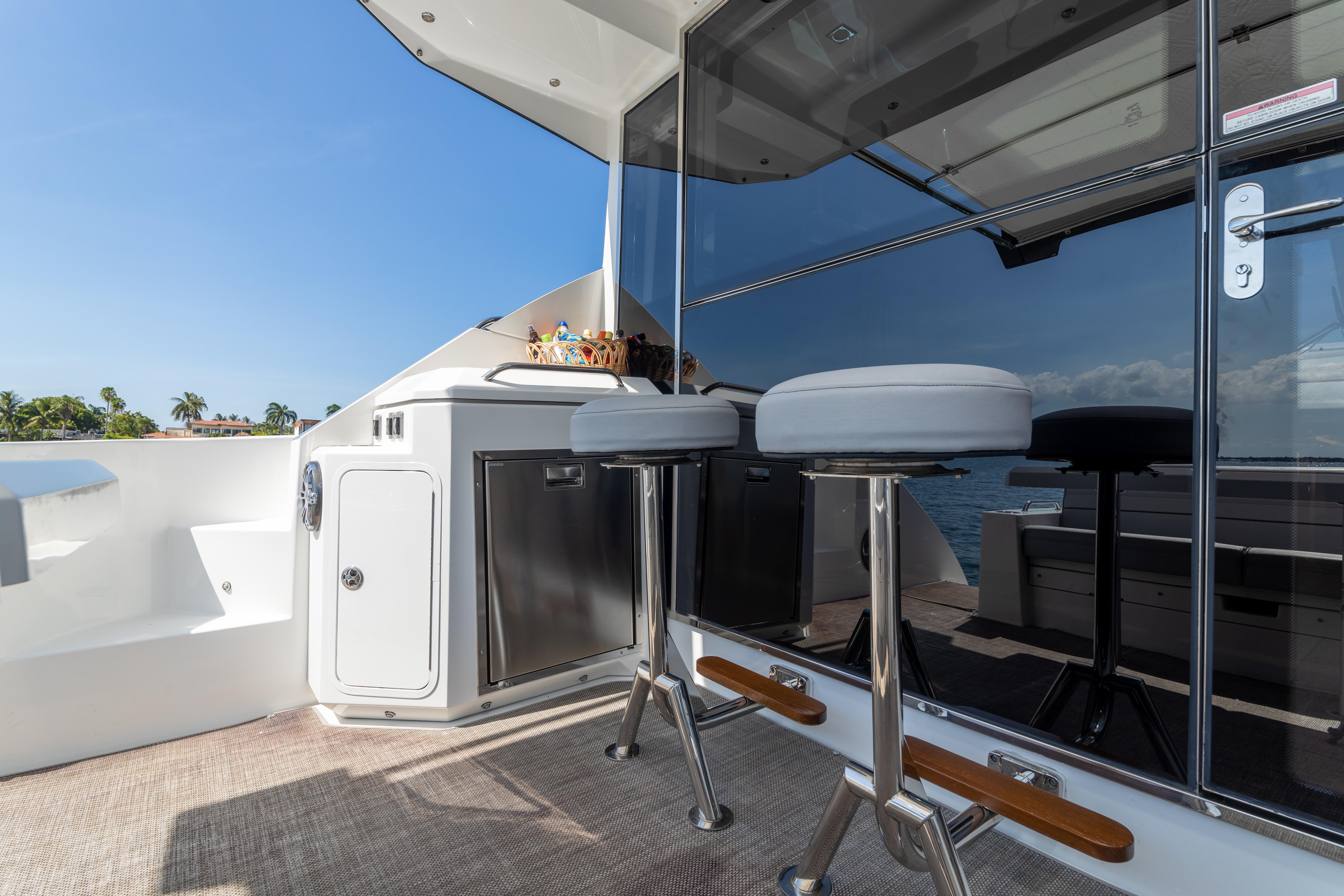 Cruisers 45 - Aft Deck Bar