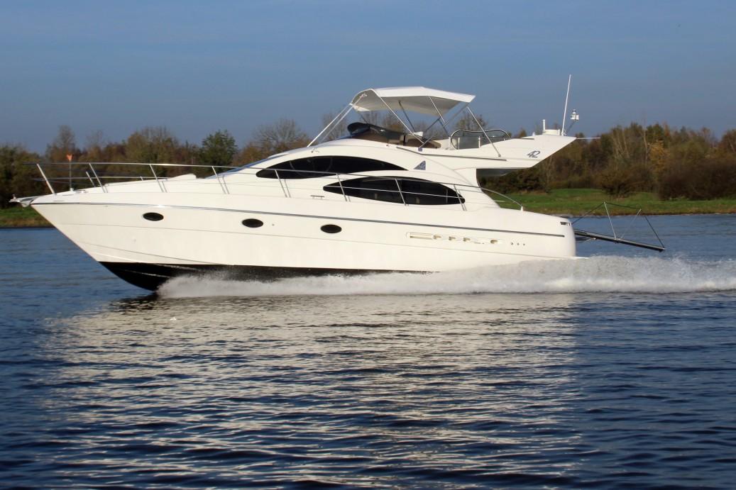 2001 Azimut 42 large 2