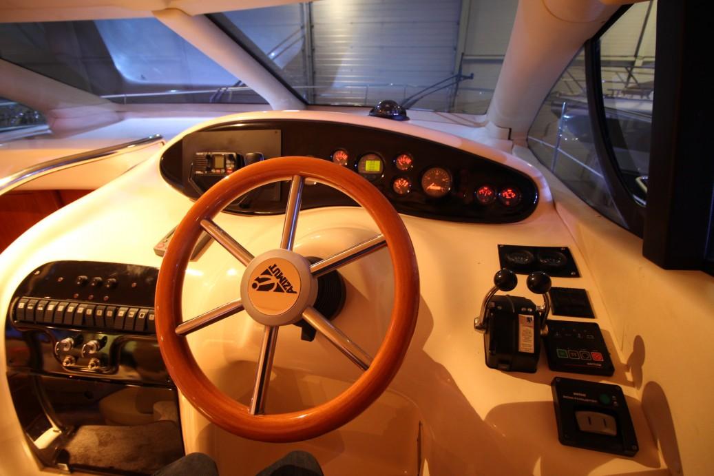 2001 Azimut 42 large 27