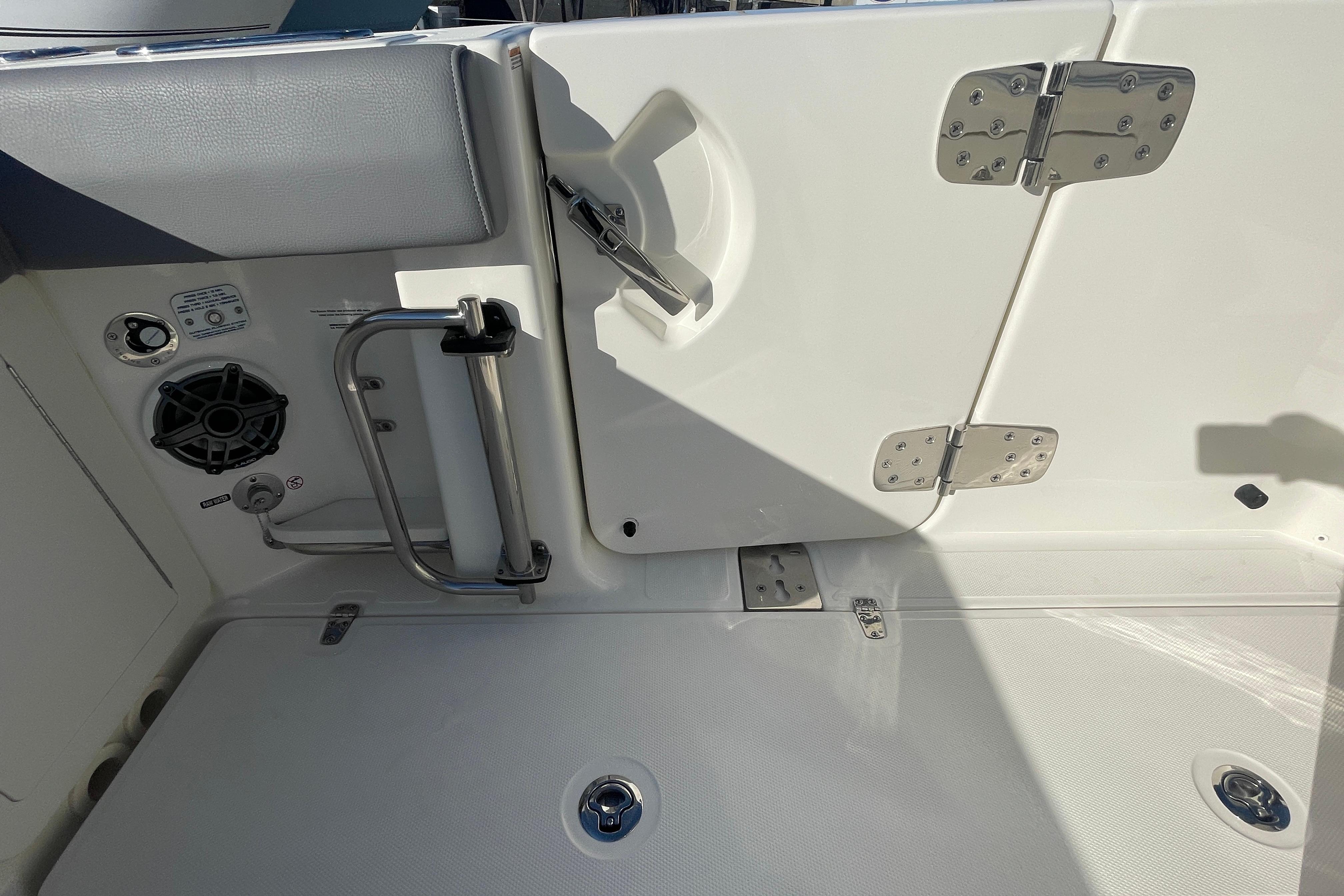 2025 Boston whaler 280 Outrage-12