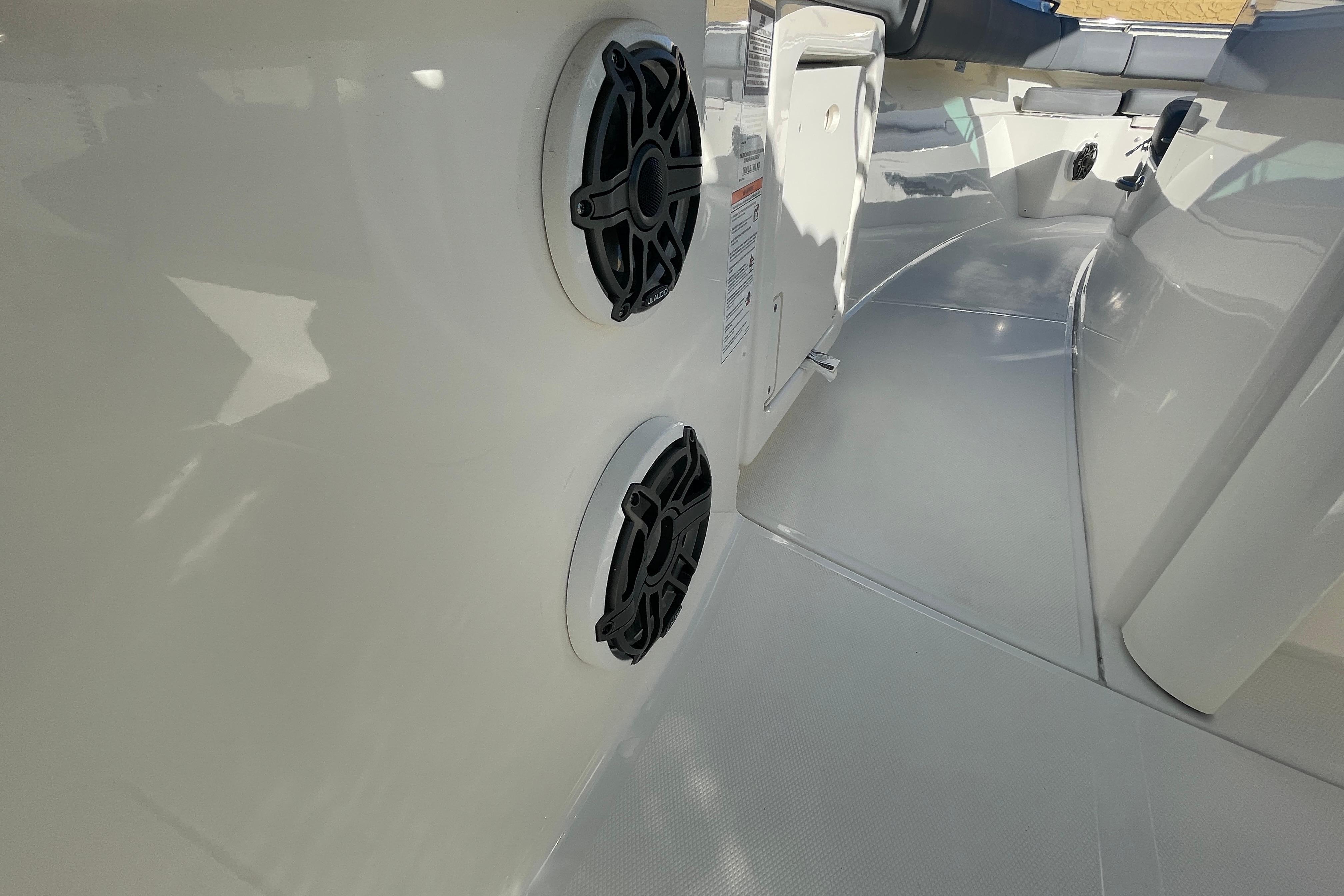 2025 Boston whaler 280 Outrage-14