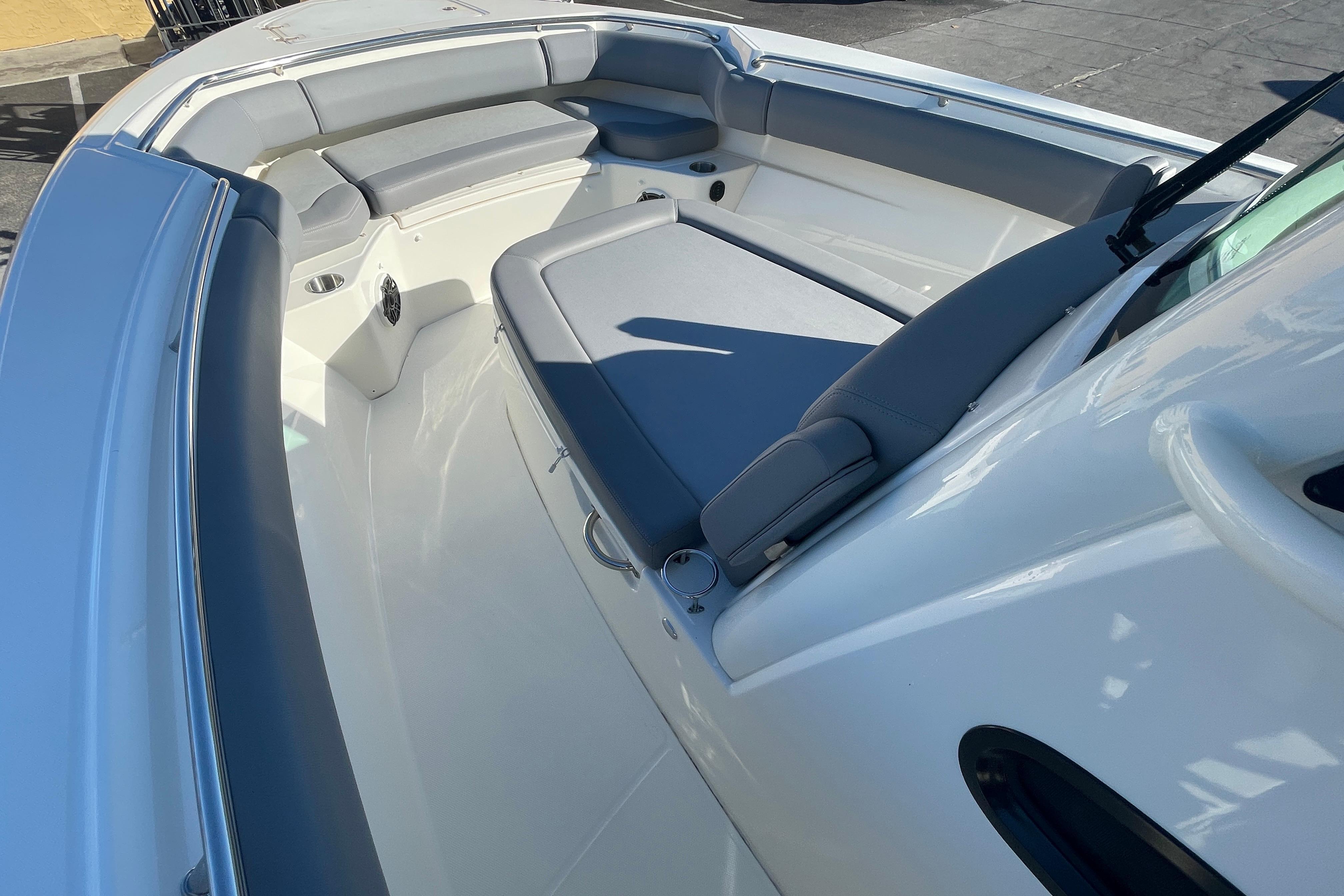 2025 Boston whaler 280 Outrage-15