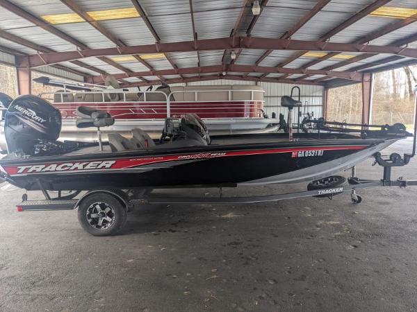 2018 Tracker Boats boat for sale, model of the boat is Pro Team 195 TXW TE & Image # 1 of 8