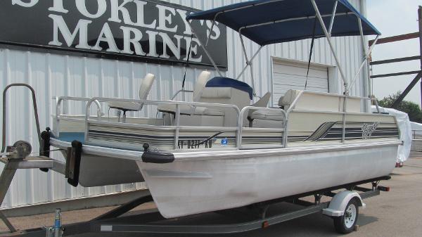 1999 Voyager boat for sale, model of the boat is 18 Sport Fish & Image # 2 of 10