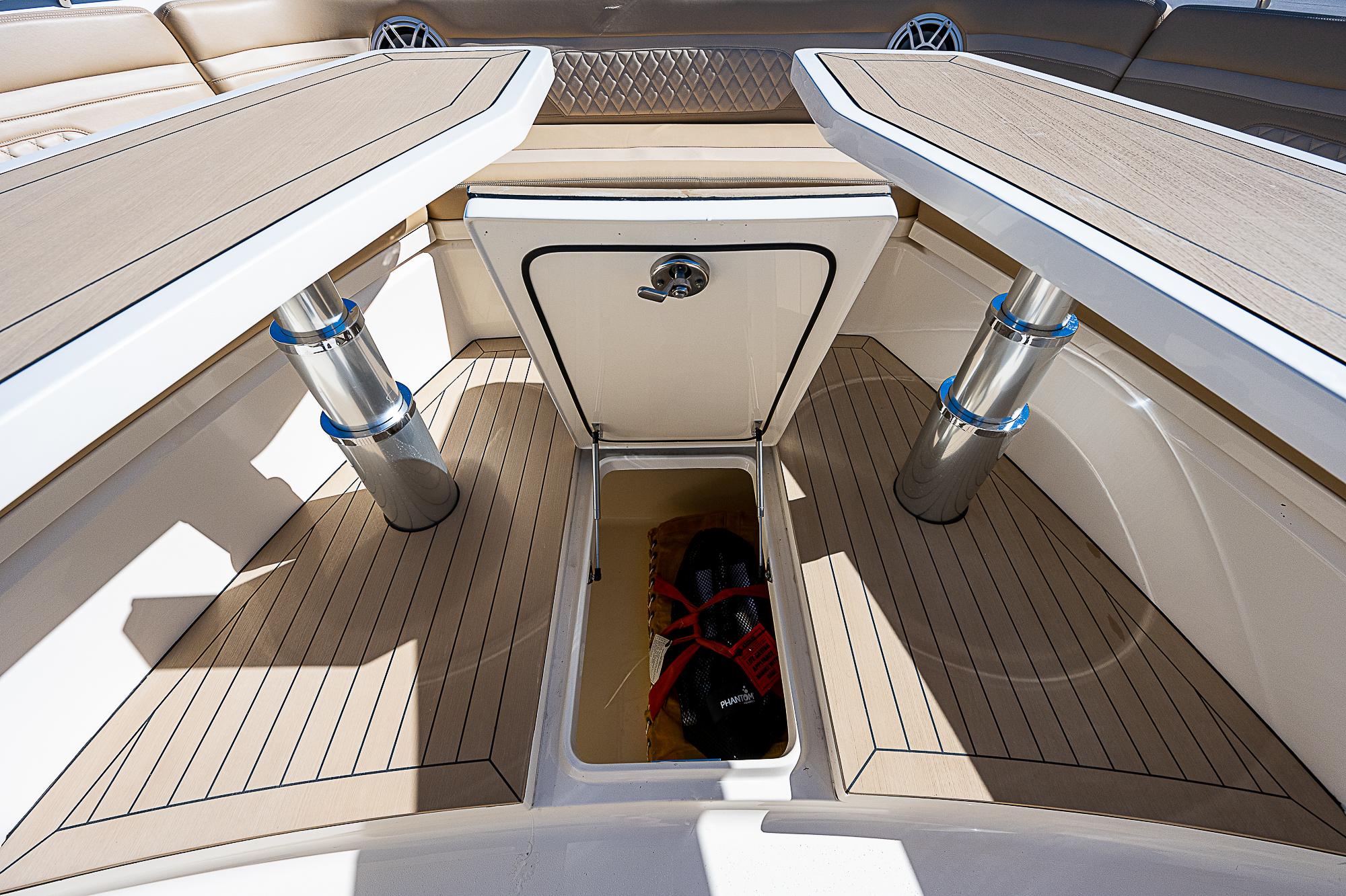 Scout 53 Kingfish - Exterior Bow