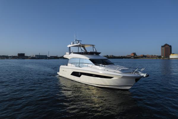 2023 Prestige 520 F-Line