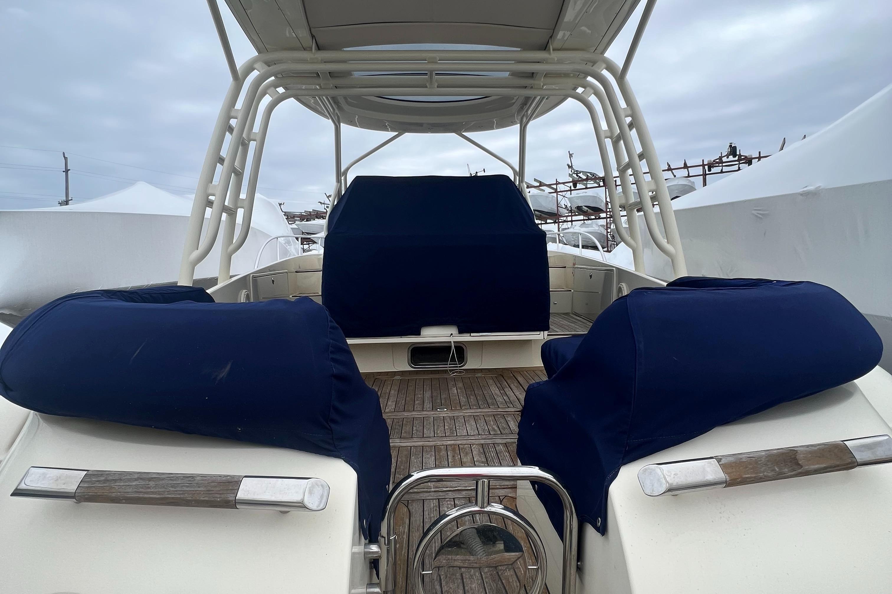 ChrisCraft Launch 36 Heritage 210 HRS 2016 "NO NAME" HMY Yachts