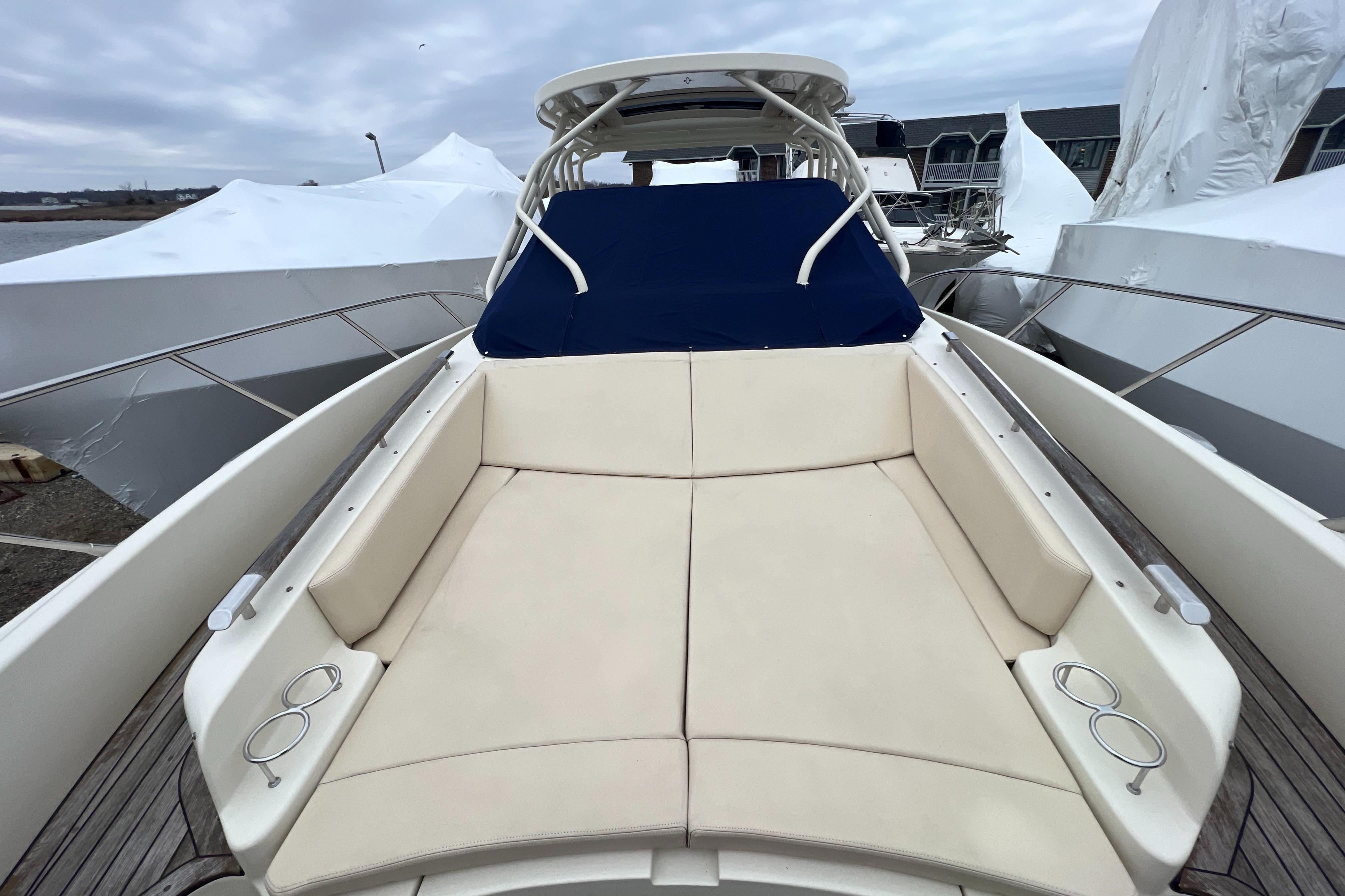 ChrisCraft Launch 36 Heritage 210 HRS 2016 "NO NAME" HMY Yachts