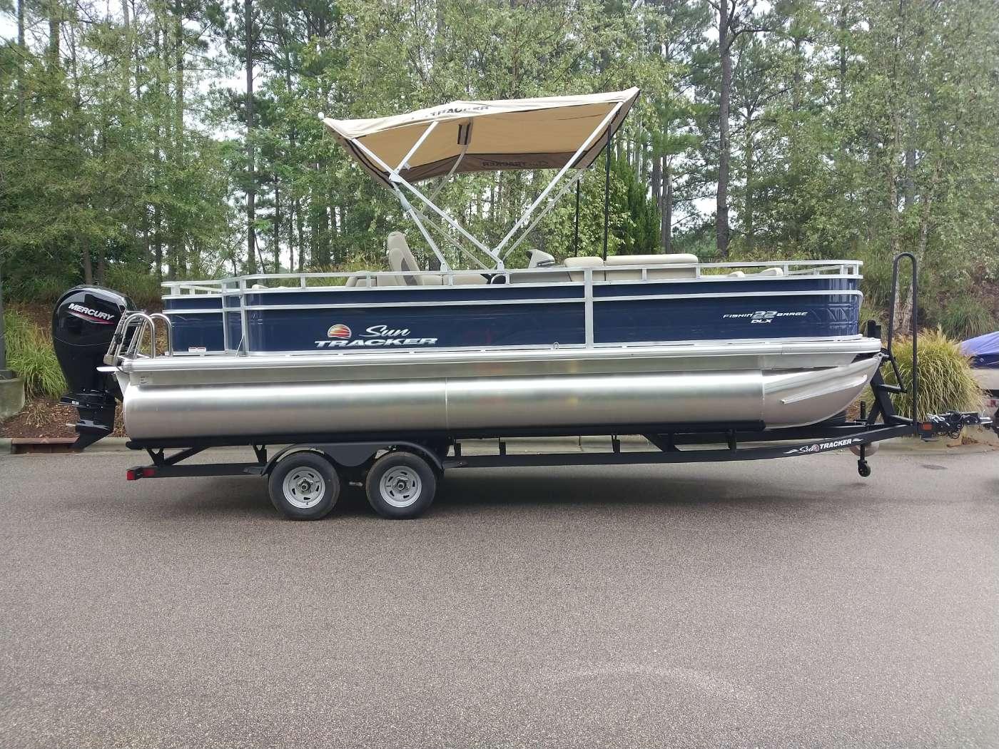 2024 Sun Tracker Fishin' Barge® 22 DLX