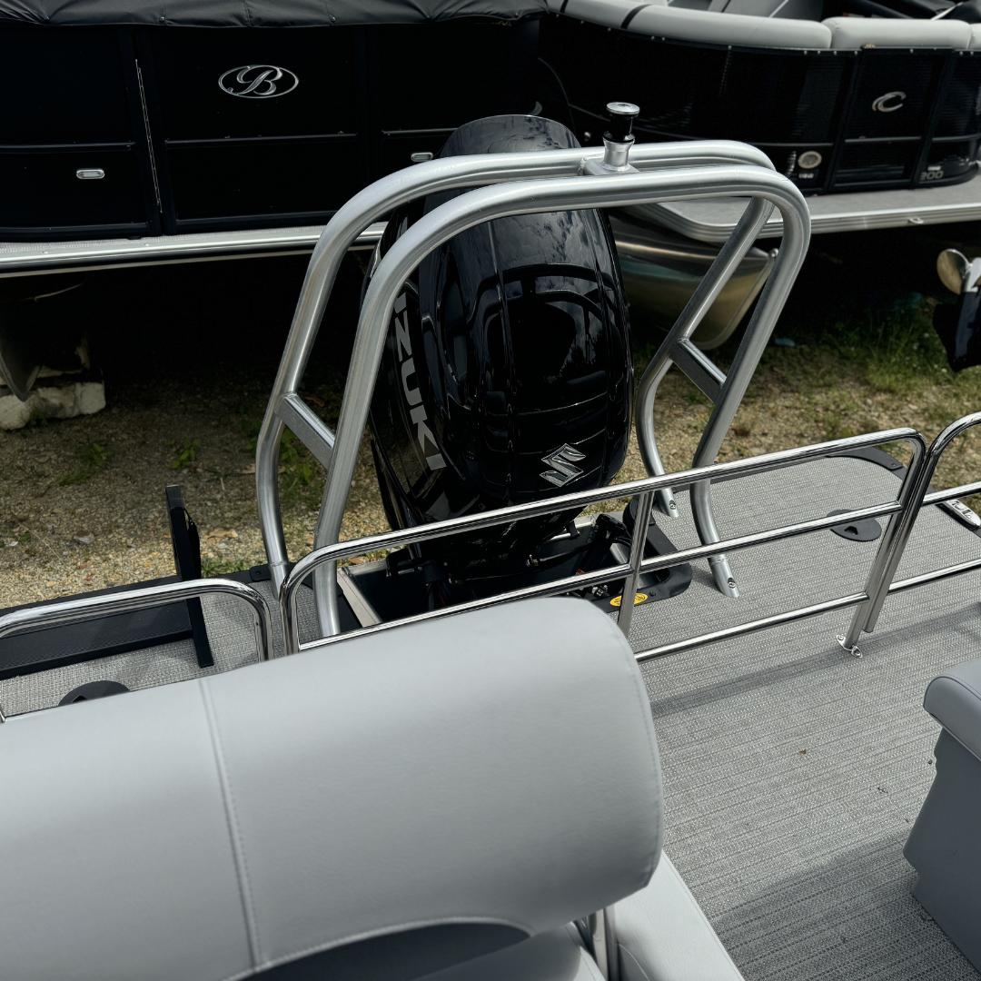 2024 Bentley pontoons Legacy 220 Quad Swingback-4